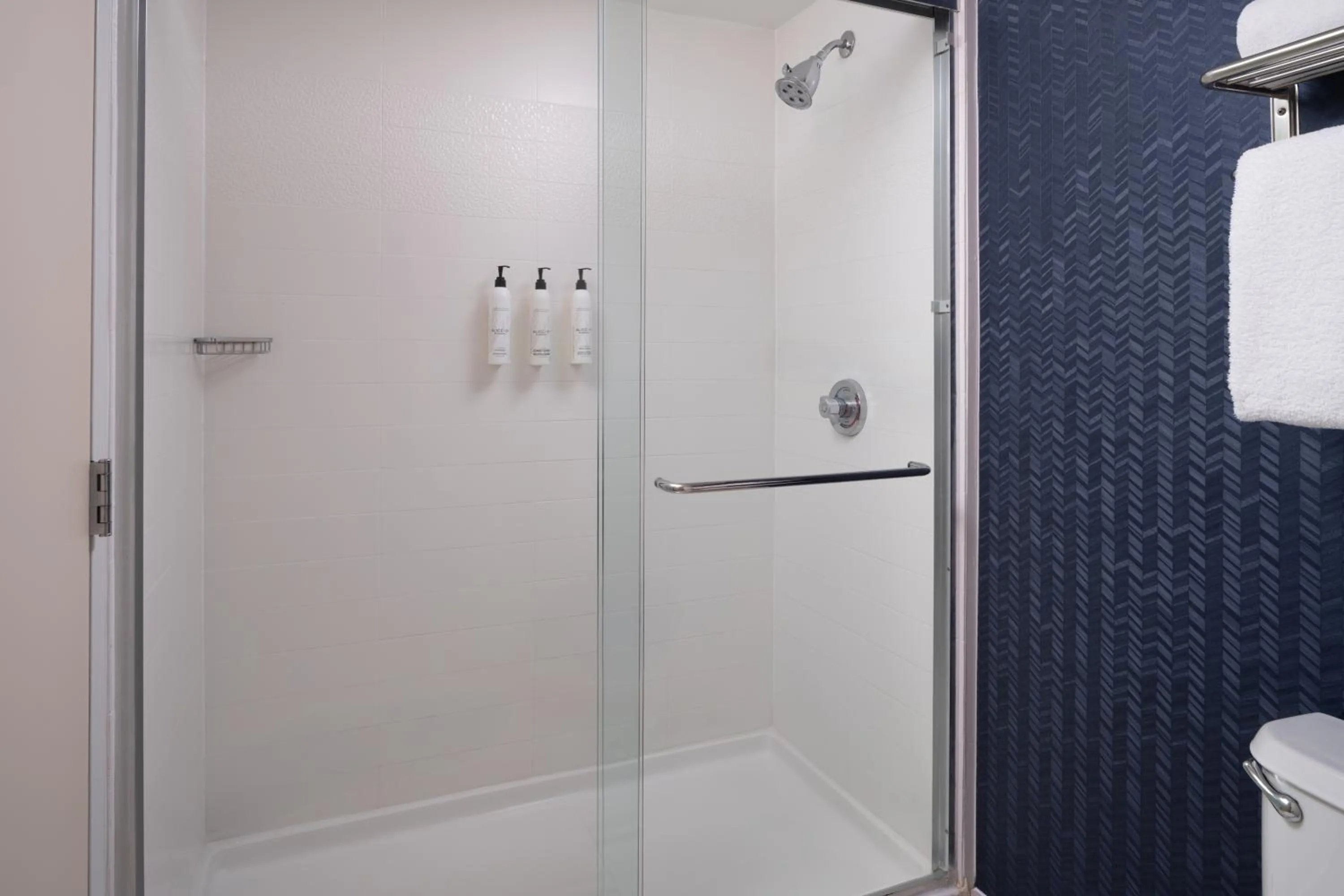 Bath in Fairfield Inn Orlando Airport