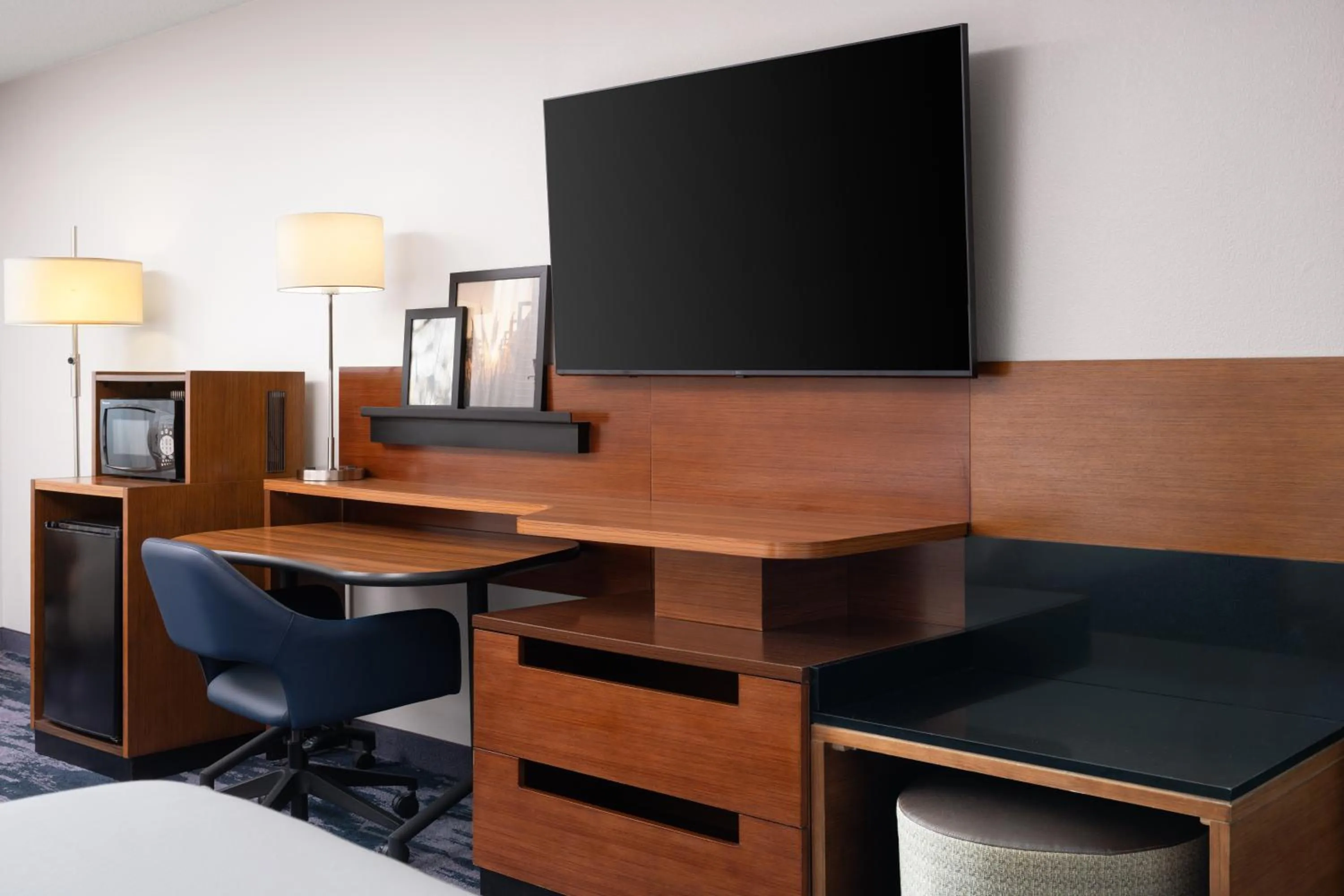 TV and multimedia in Fairfield Inn Orlando Airport