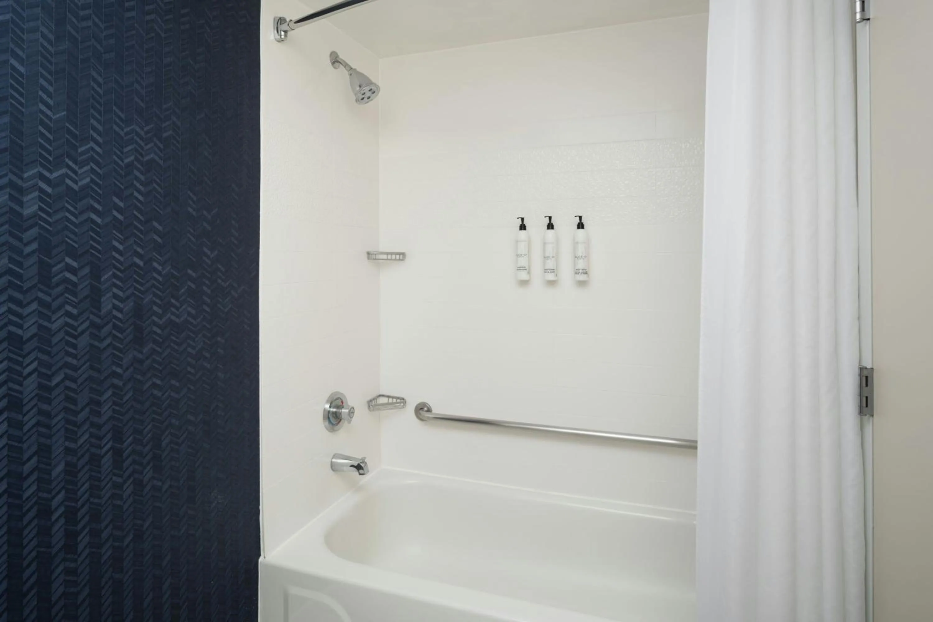 Bathroom in Fairfield Inn Orlando Airport