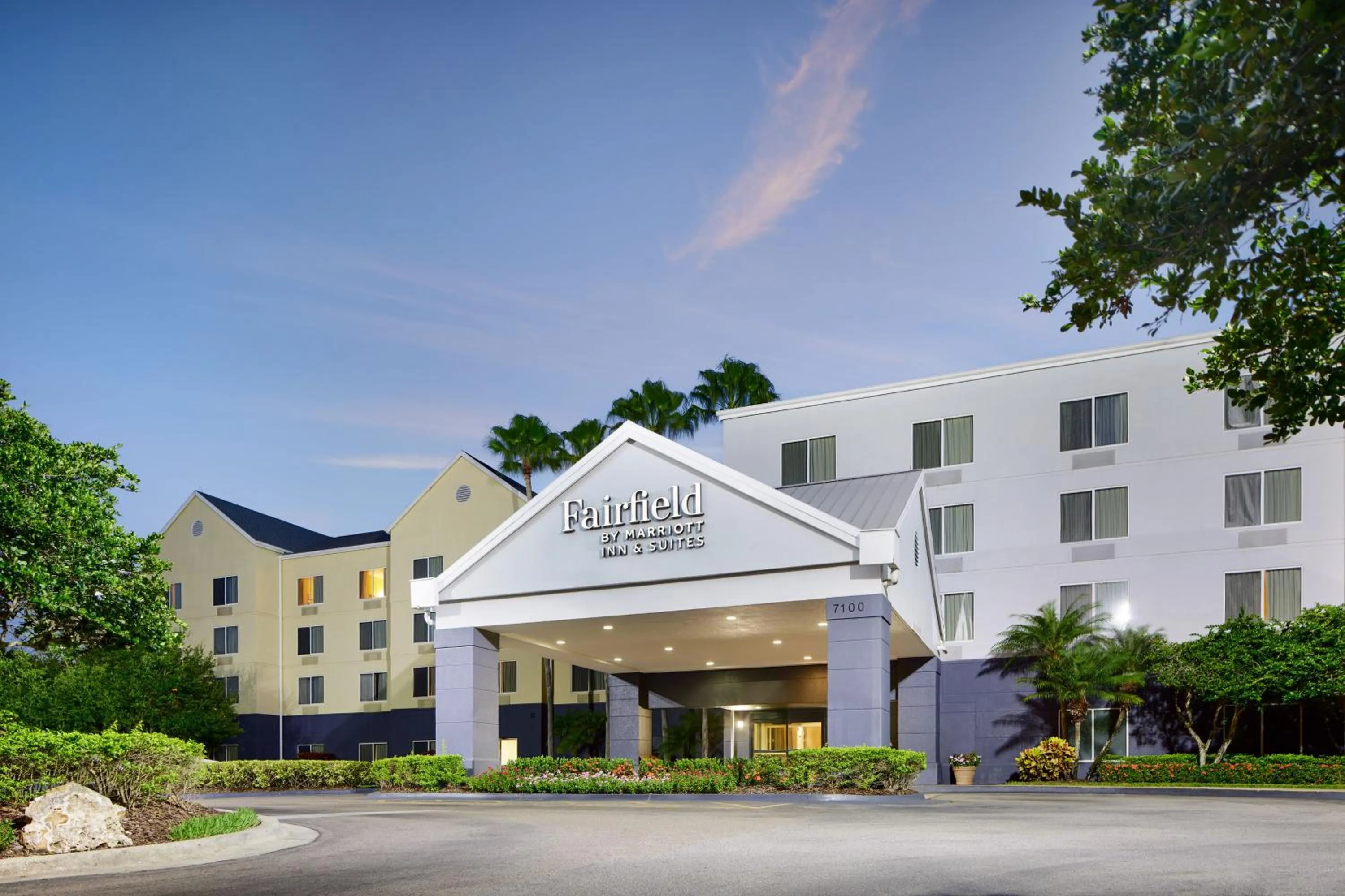 Property building in Fairfield Inn Orlando Airport
