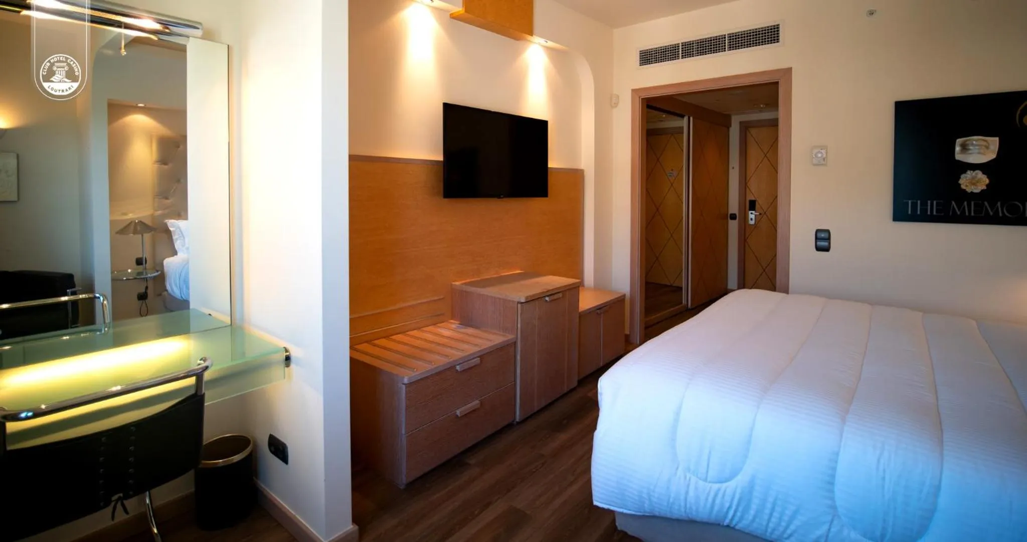 Photo of the whole room, Bed in Club Hotel Casino Loutraki