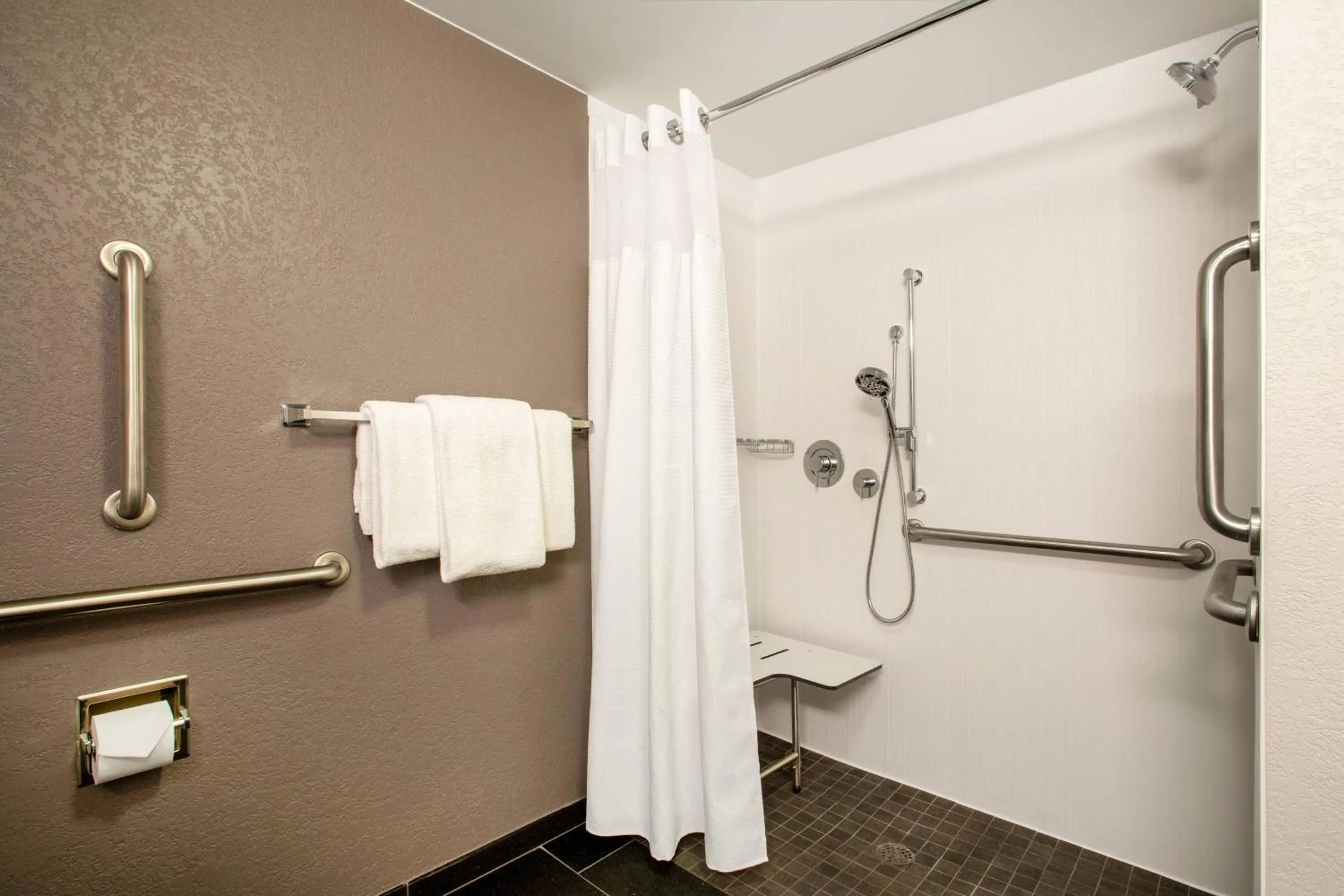 Bathroom in Courtyard Orlando Altamonte Springs Maitland