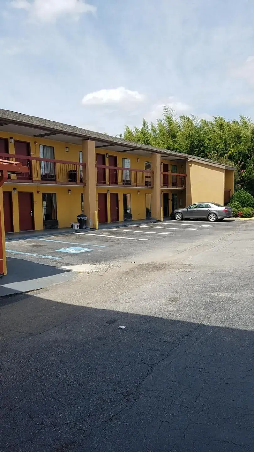 Facade/entrance in Quality Inn Facade/entrance in Quality Inn