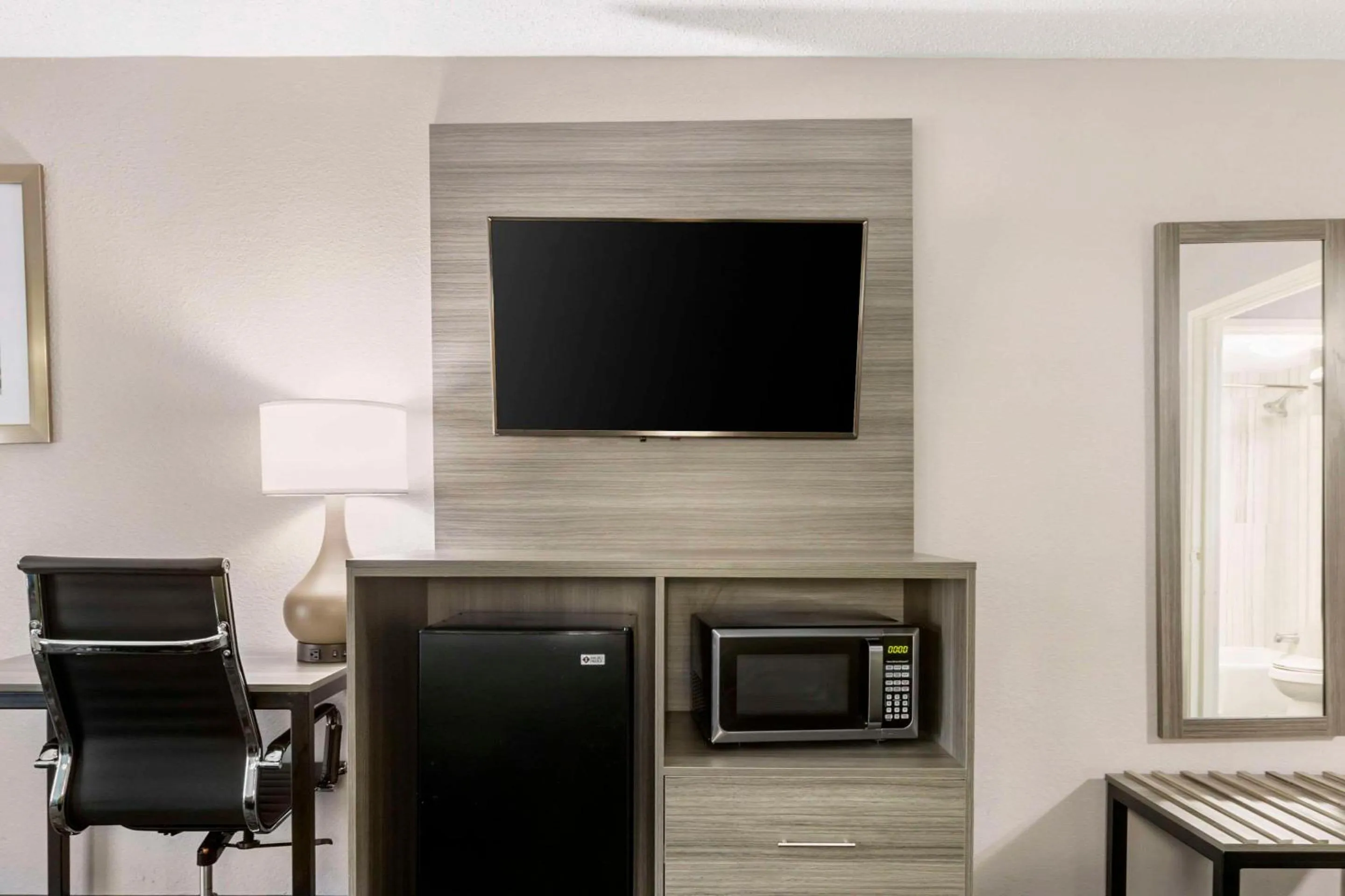 Bedroom in Quality Inn