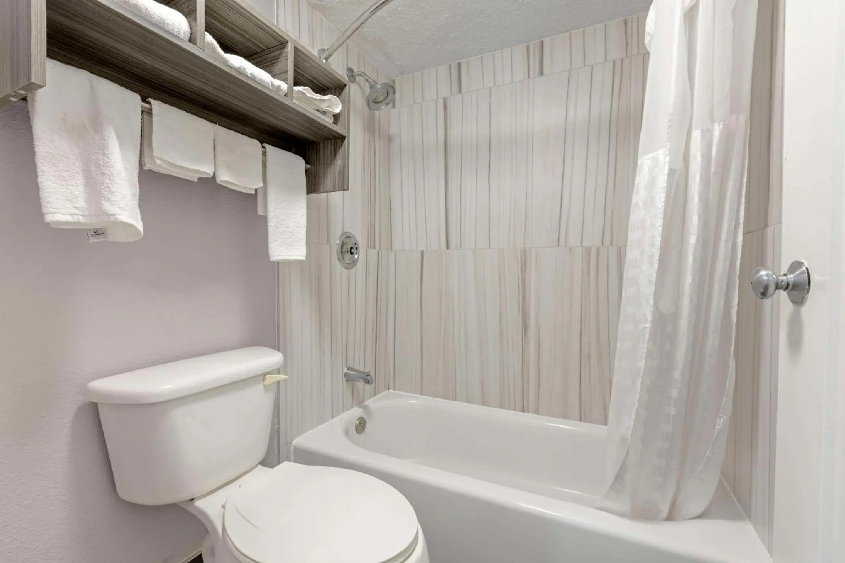 Bedroom in Quality Inn Bedroom in Quality Inn