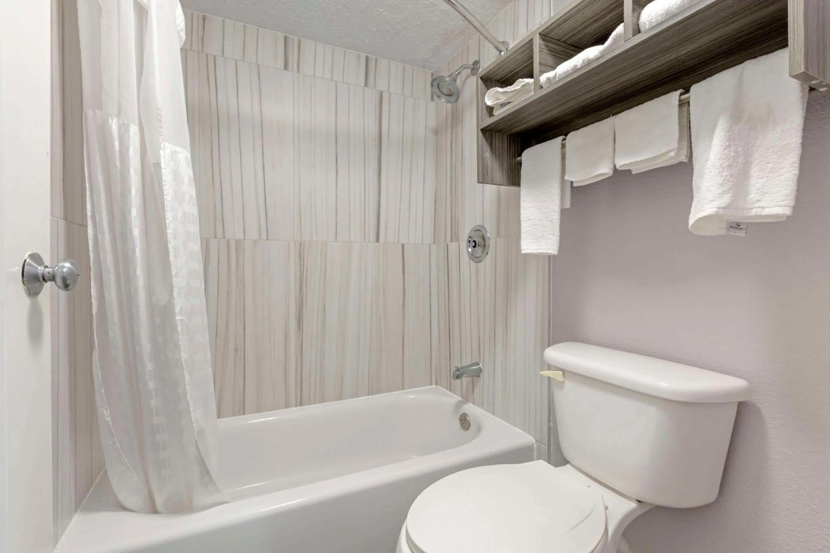 Bedroom in Quality Inn