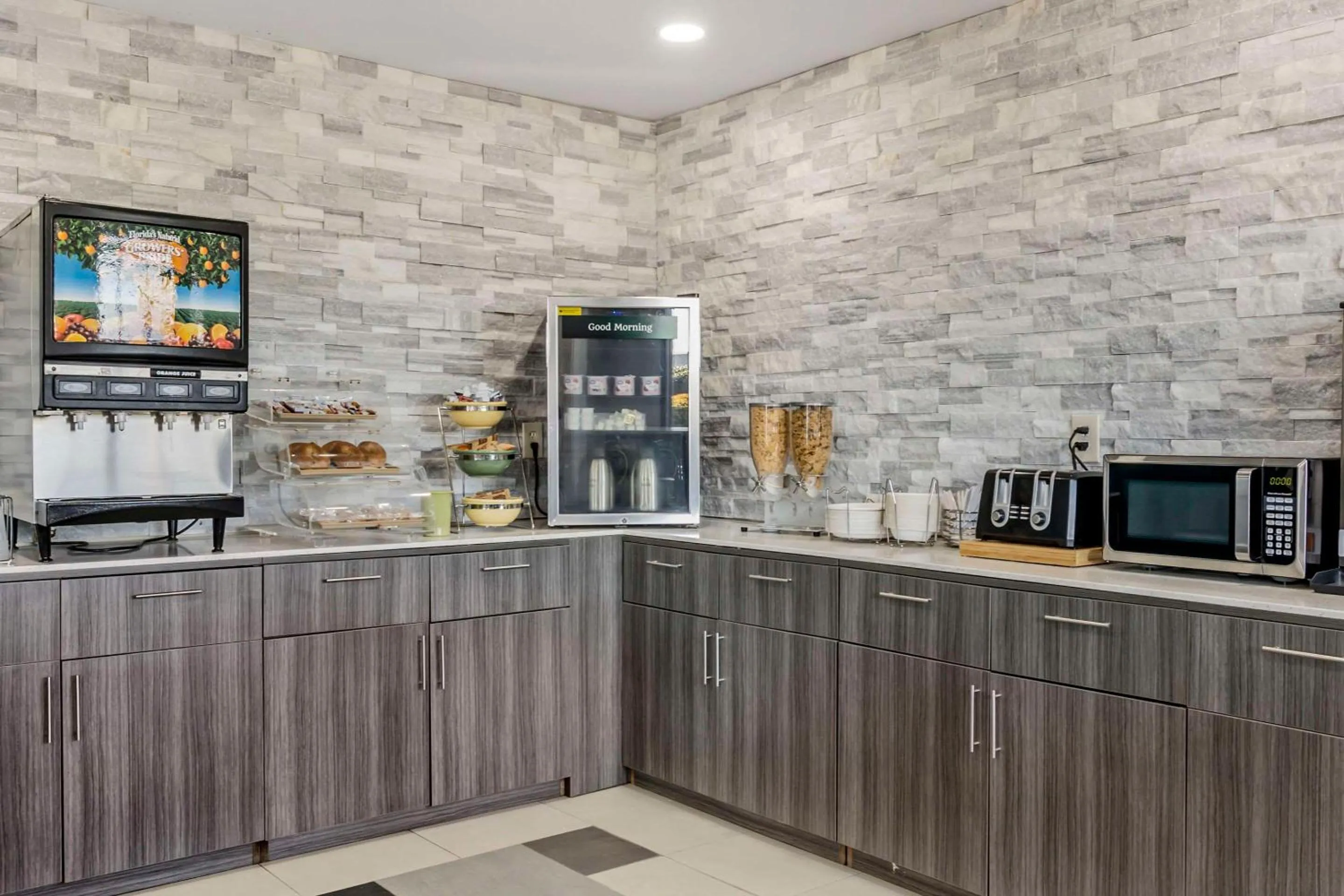 Breakfast in Quality Inn