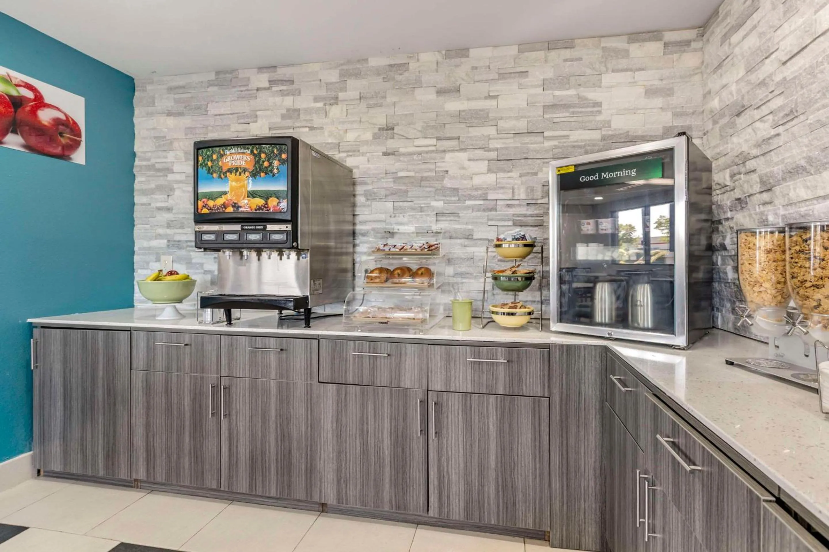 Breakfast in Quality Inn