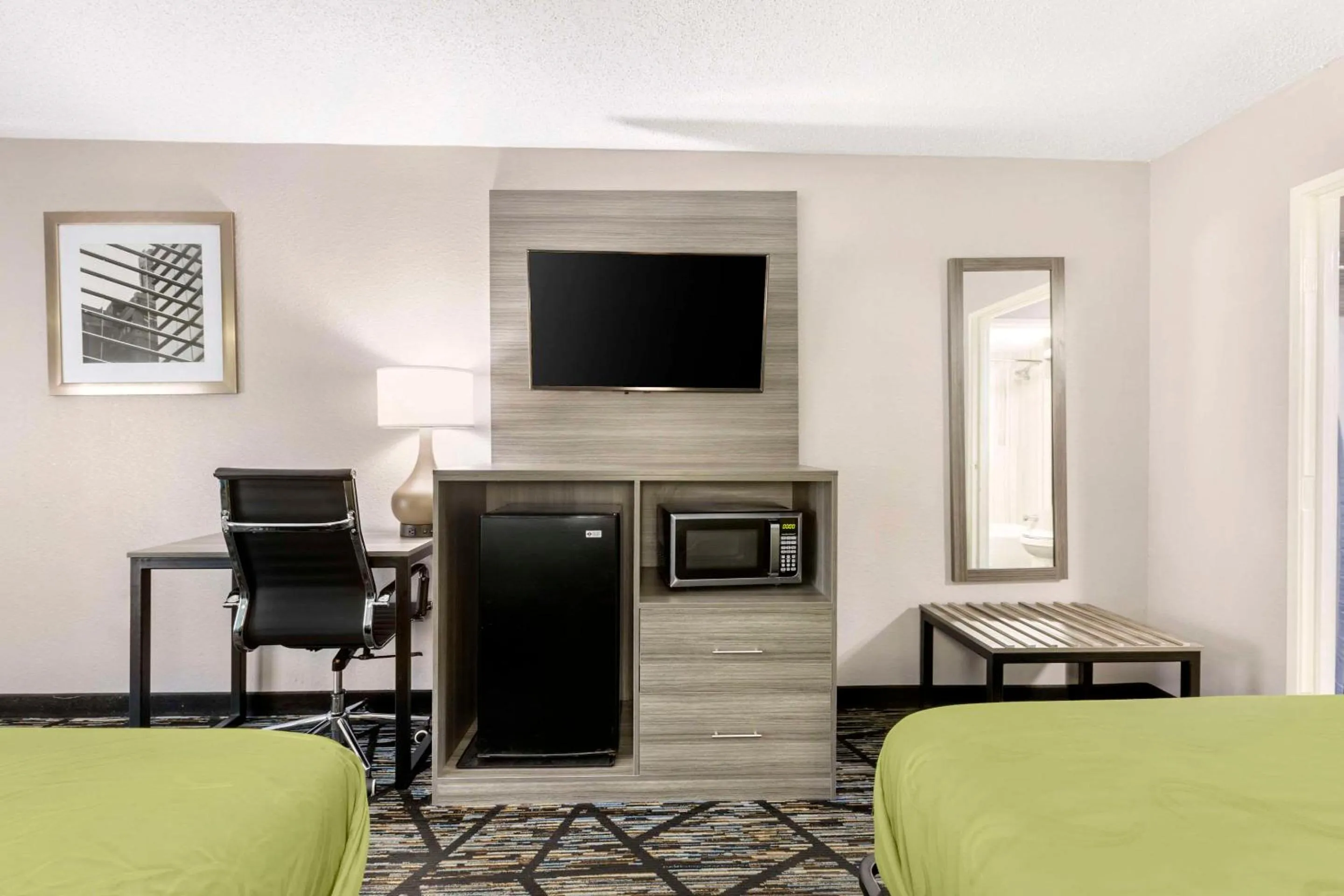 Bedroom in Quality Inn