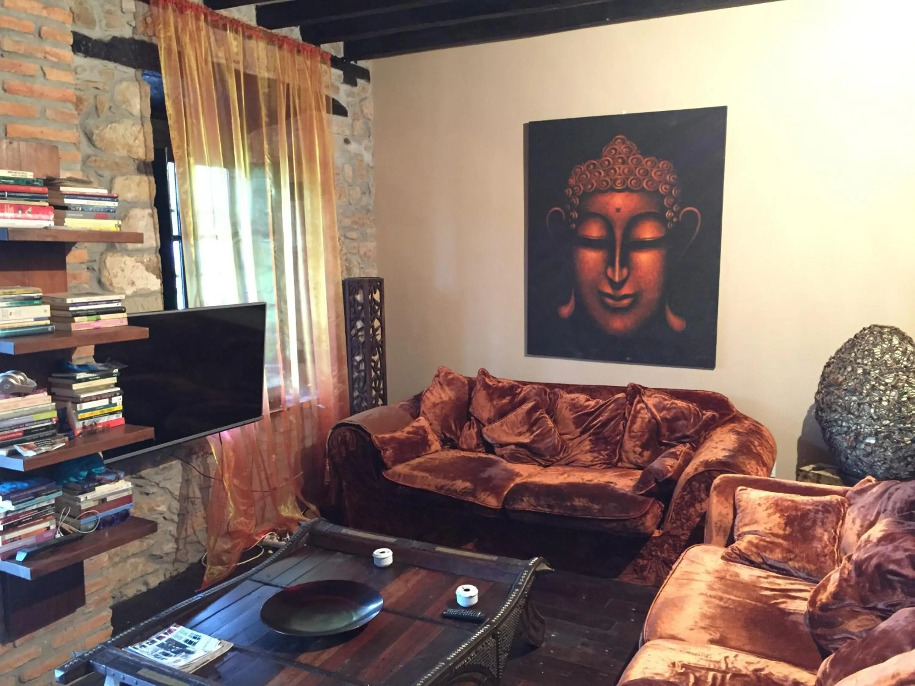 Communal lounge/ TV room in La Casona de Rudagüera