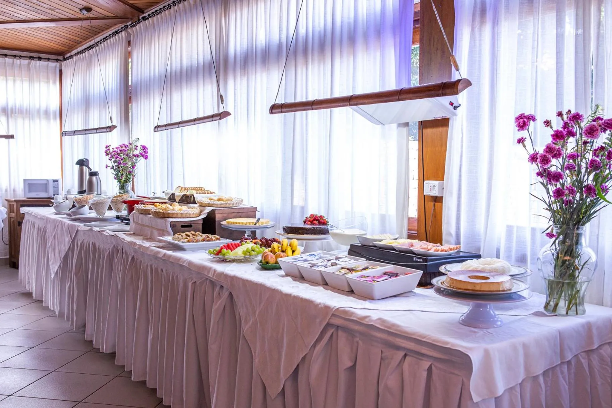 Buffet breakfast in Hotel Praia do Portinho