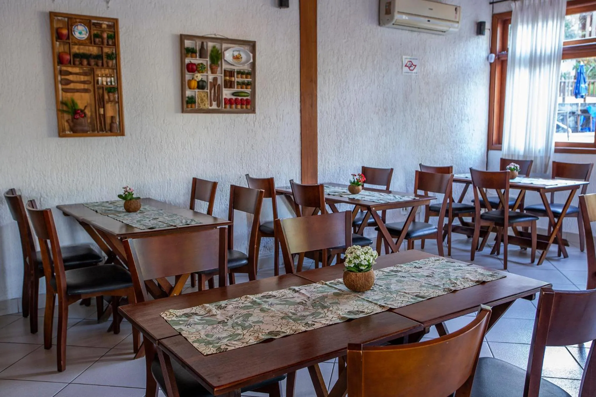 Restaurant/places to eat in Hotel Praia do Portinho