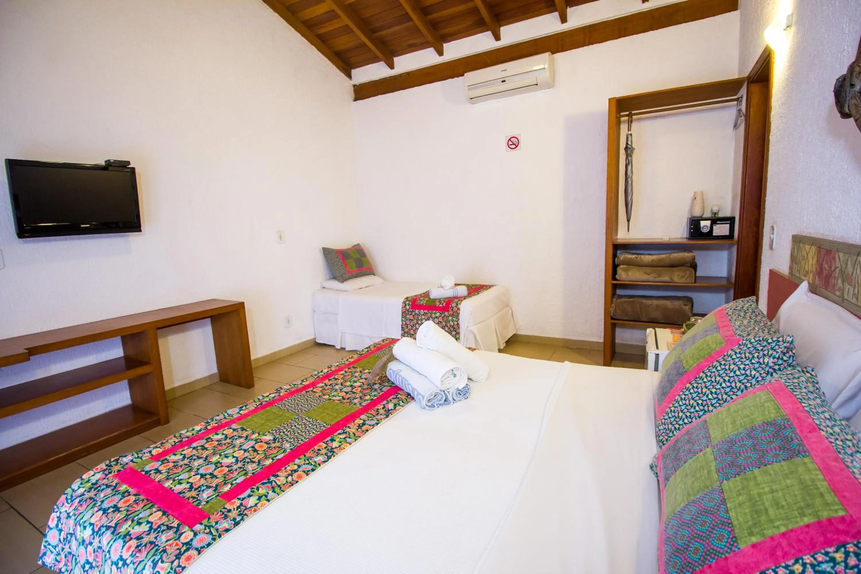 Photo of the whole room, Bed in Hotel Praia do Portinho
