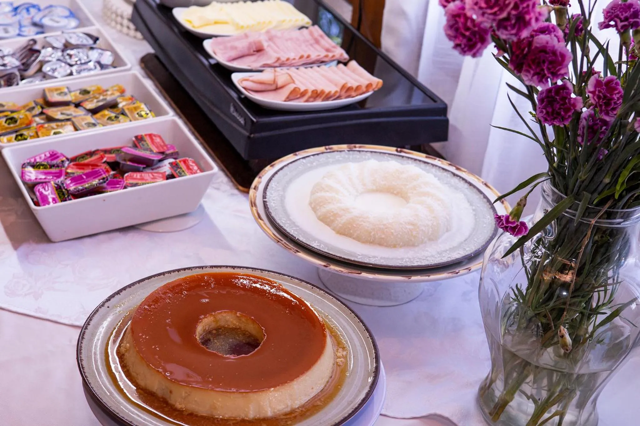 Breakfast in Hotel Praia do Portinho