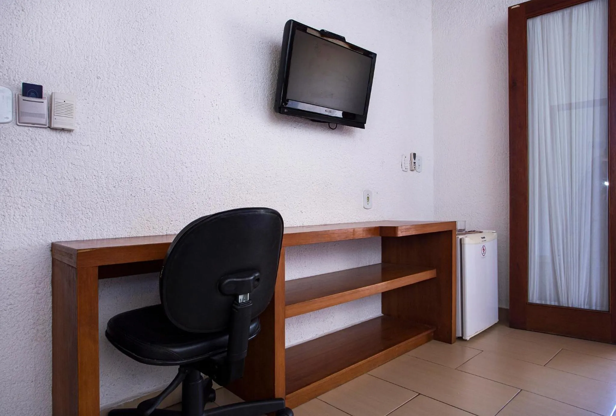 TV and multimedia in Hotel Praia do Portinho