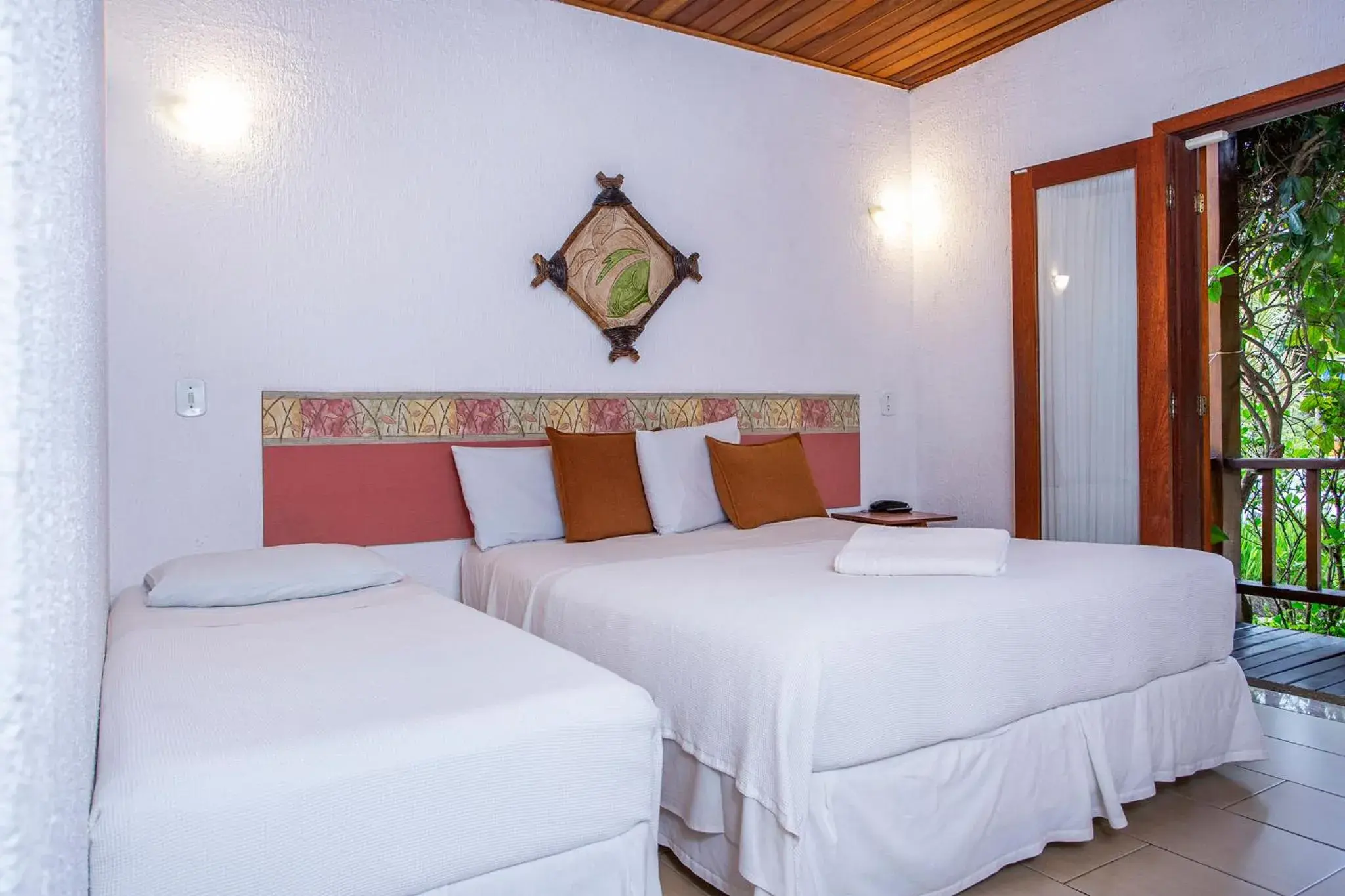 Luxury Triple Room in Hotel Praia do Portinho Luxury Triple Room in Hotel Praia do Portinho