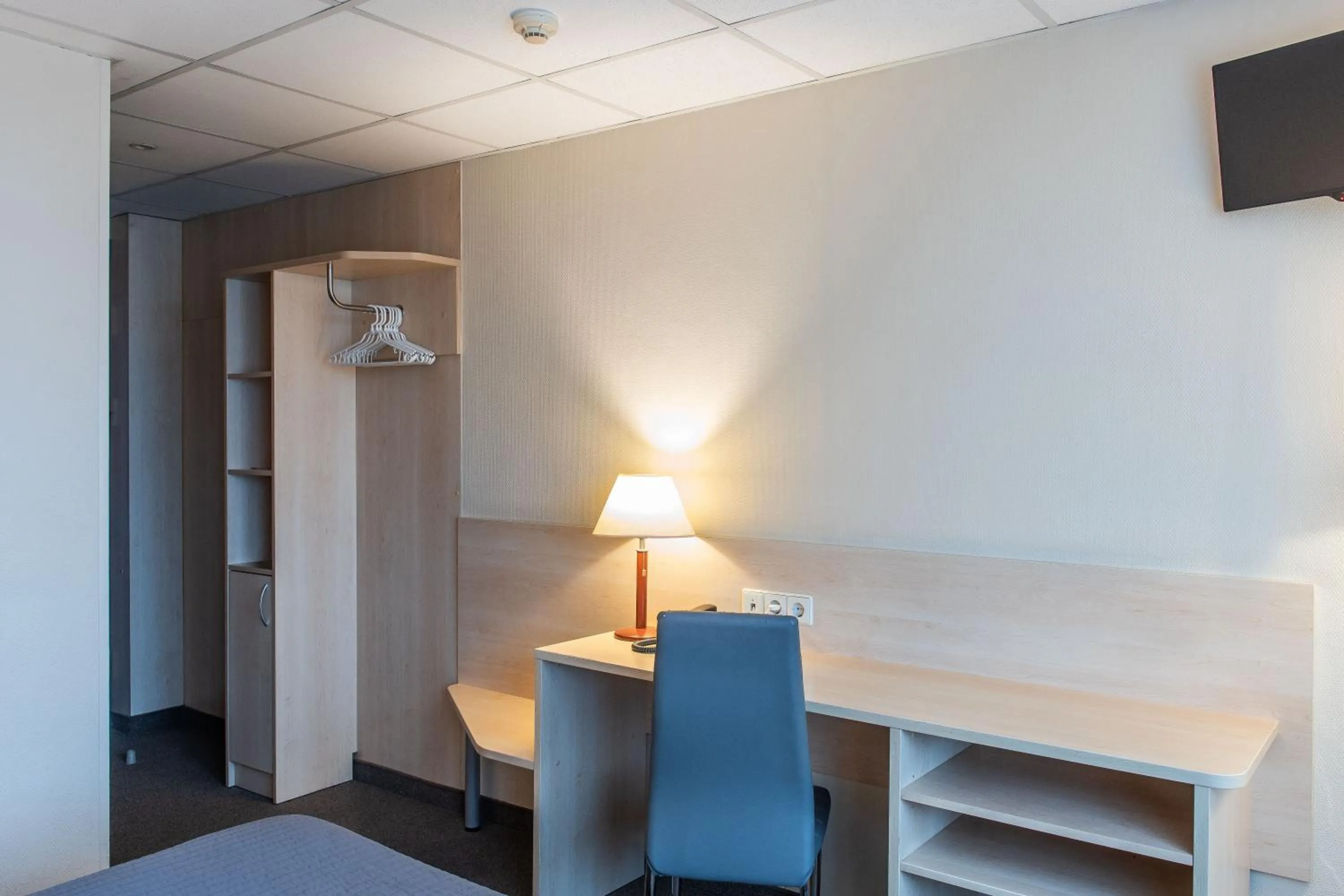 Seating area, Bed in Hotel Panorama