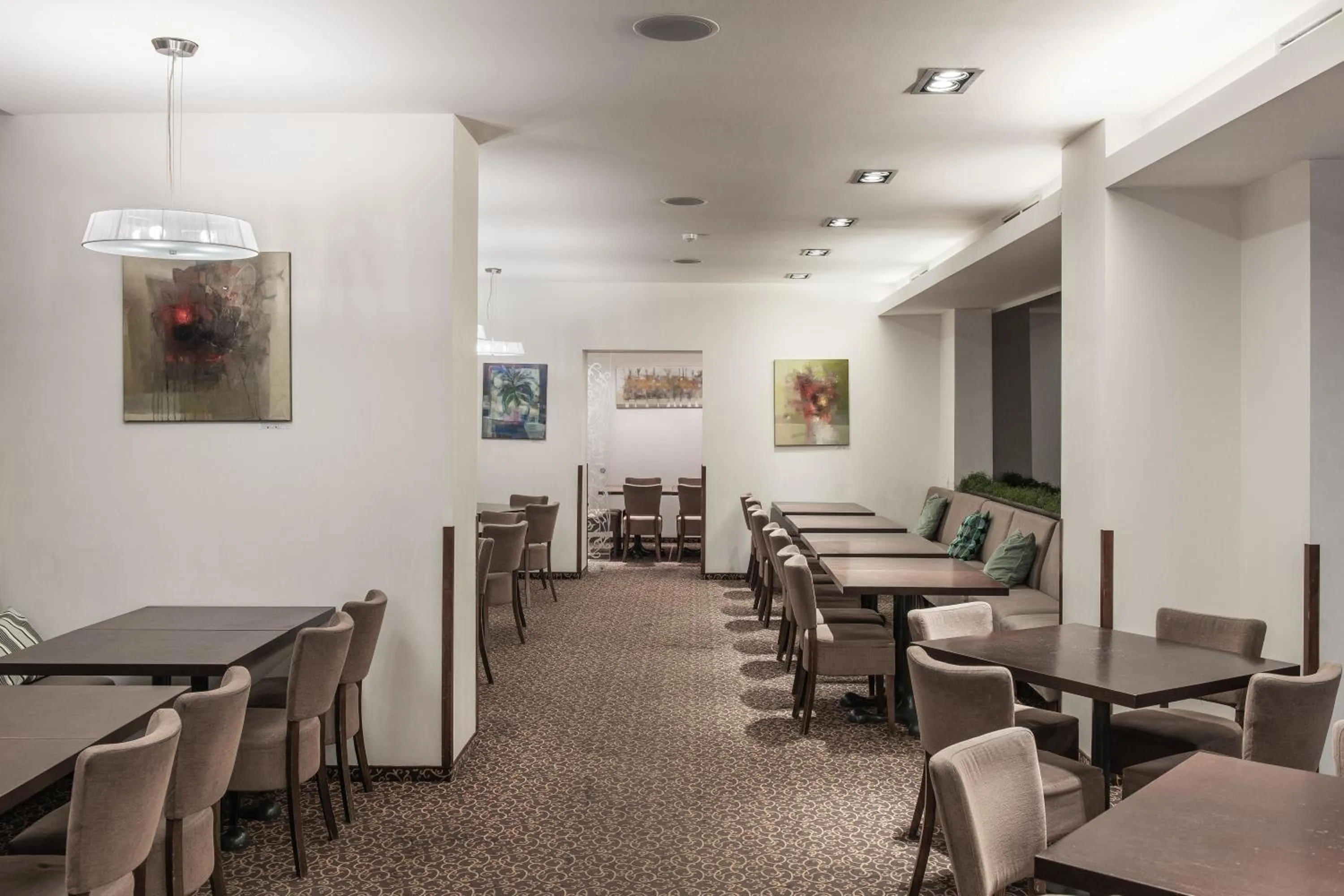 Restaurant/places to eat in Hotel Panorama