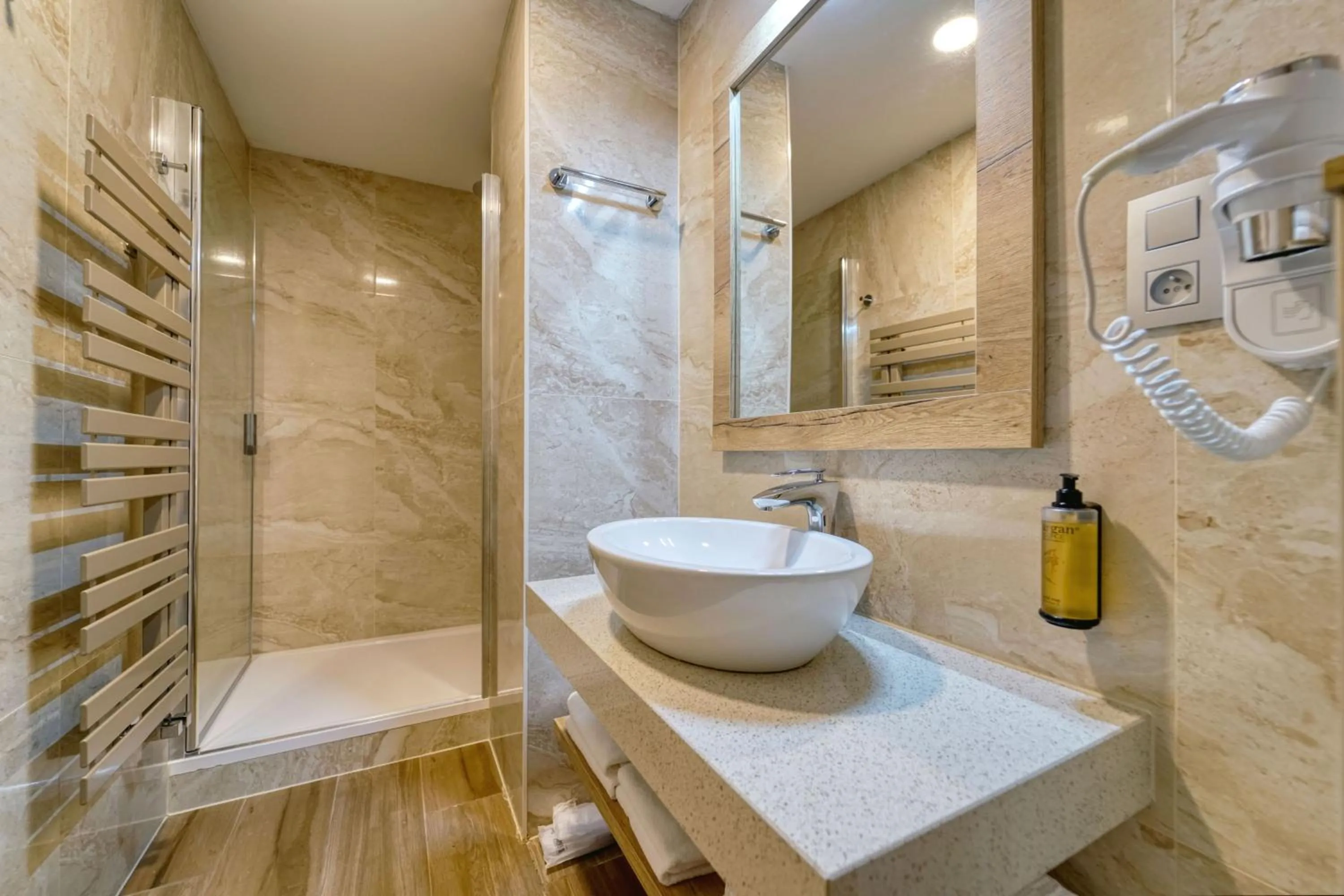 Shower in Grand Hotel BELLEVUE