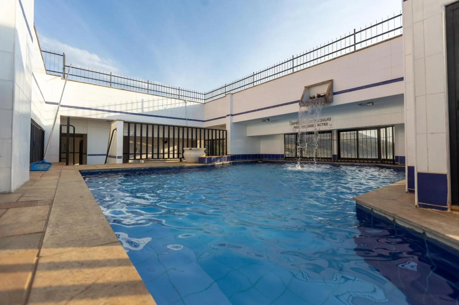 Swimming pool in Hotel Minas Tower Leopoldina By Samba