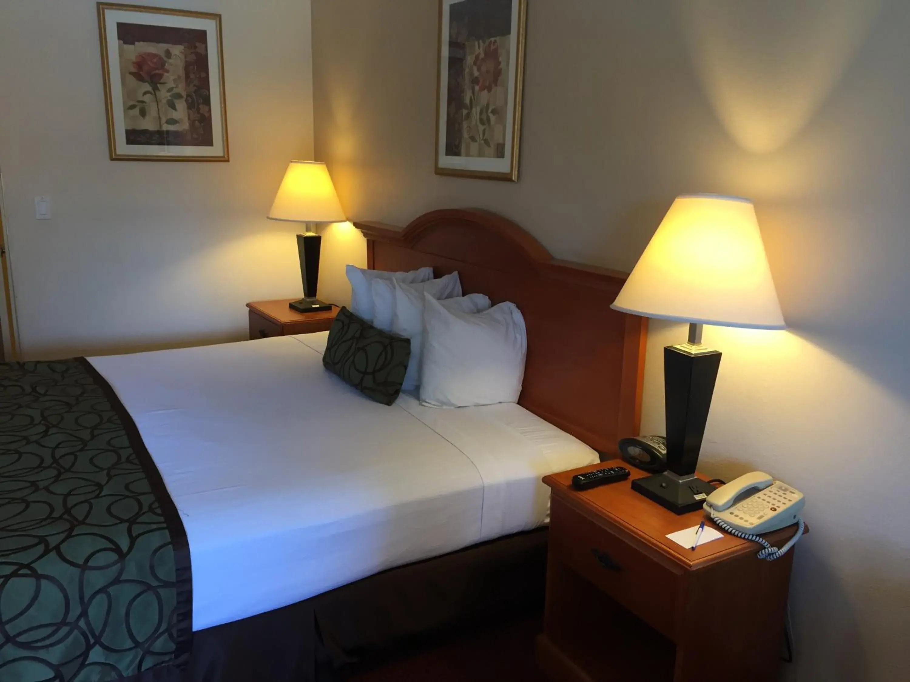 Bed in Chula Vista Inn Bed in Chula Vista Inn