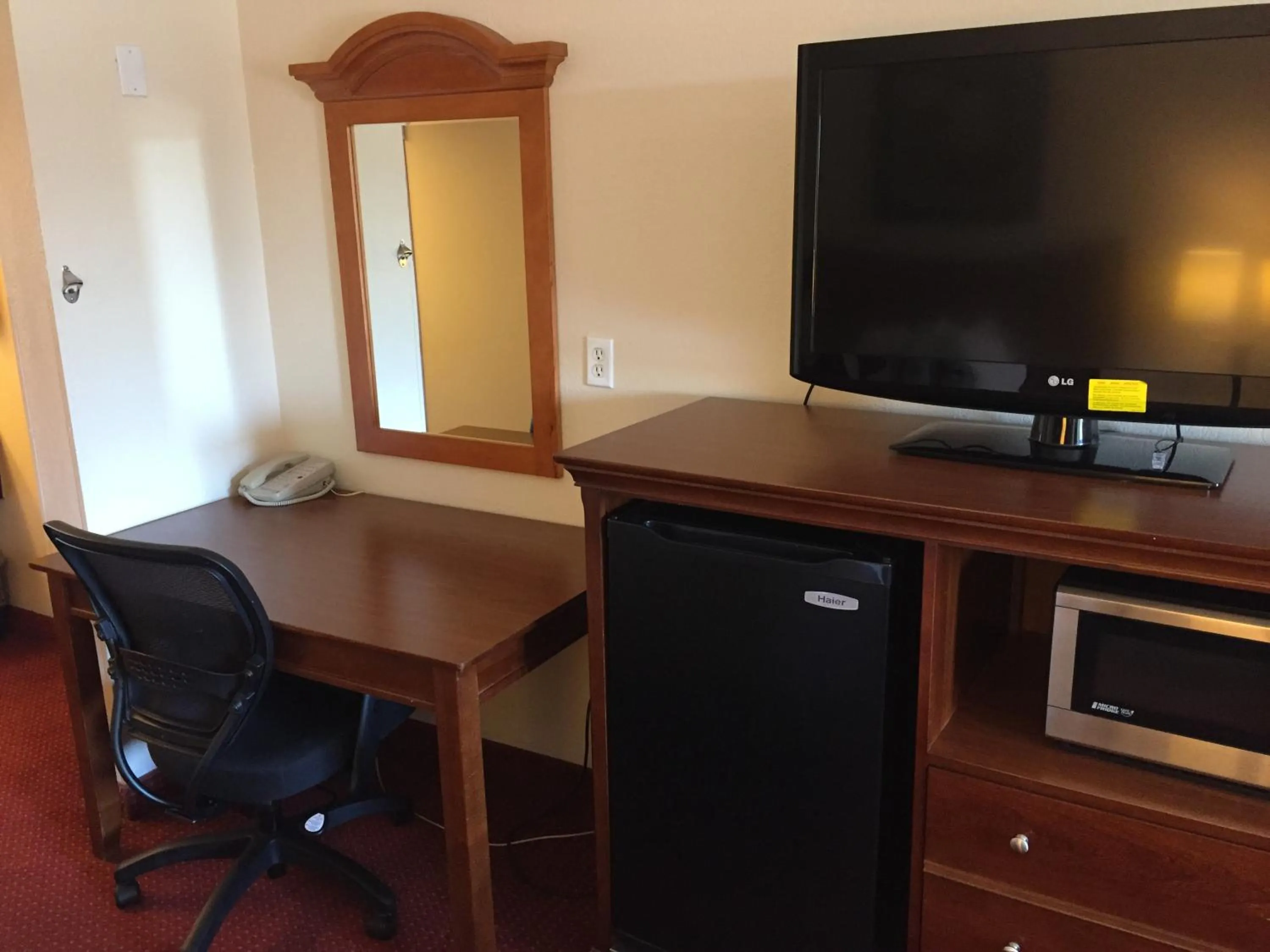 TV and multimedia in Chula Vista Inn