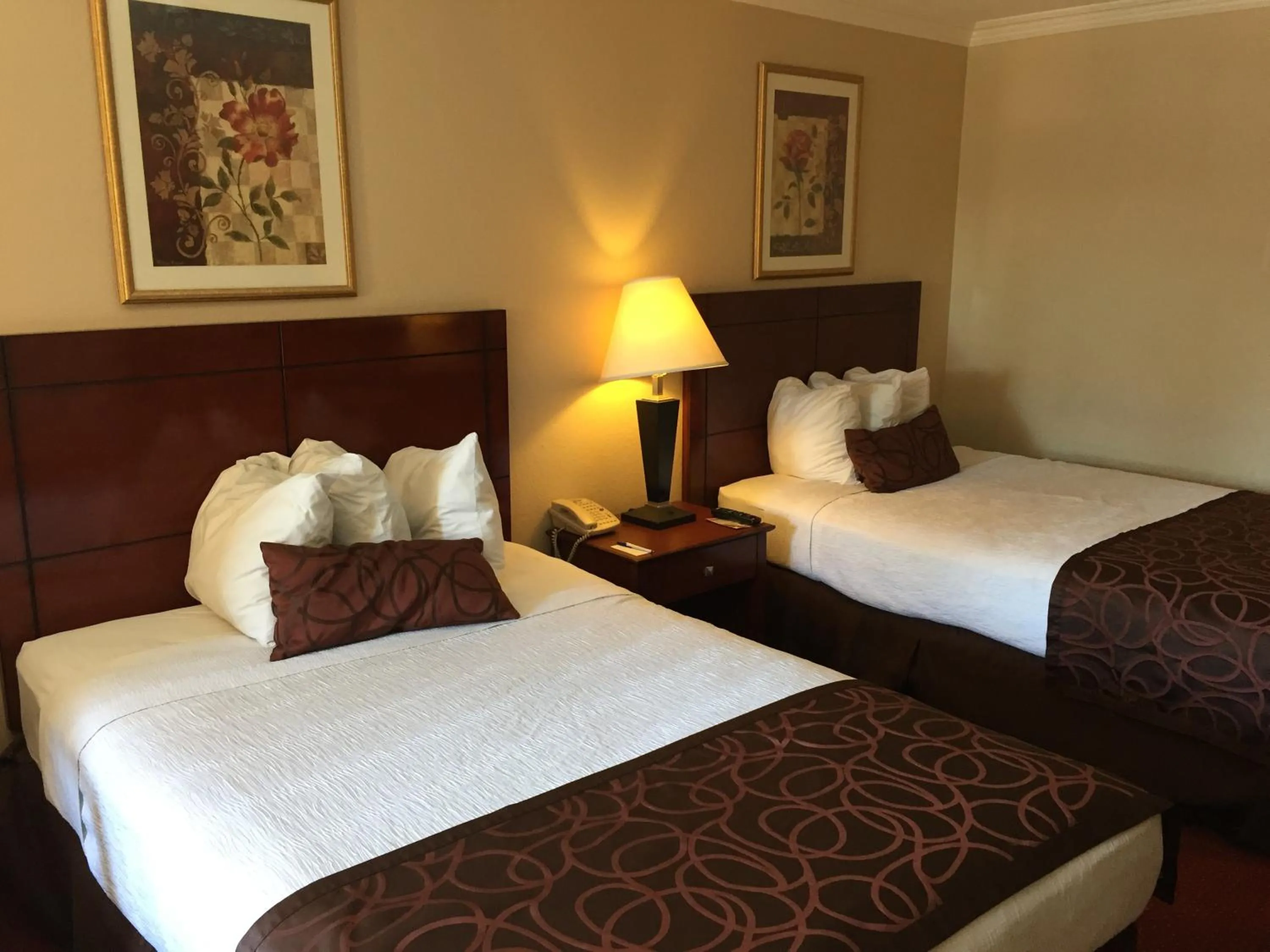 Bed in Chula Vista Inn