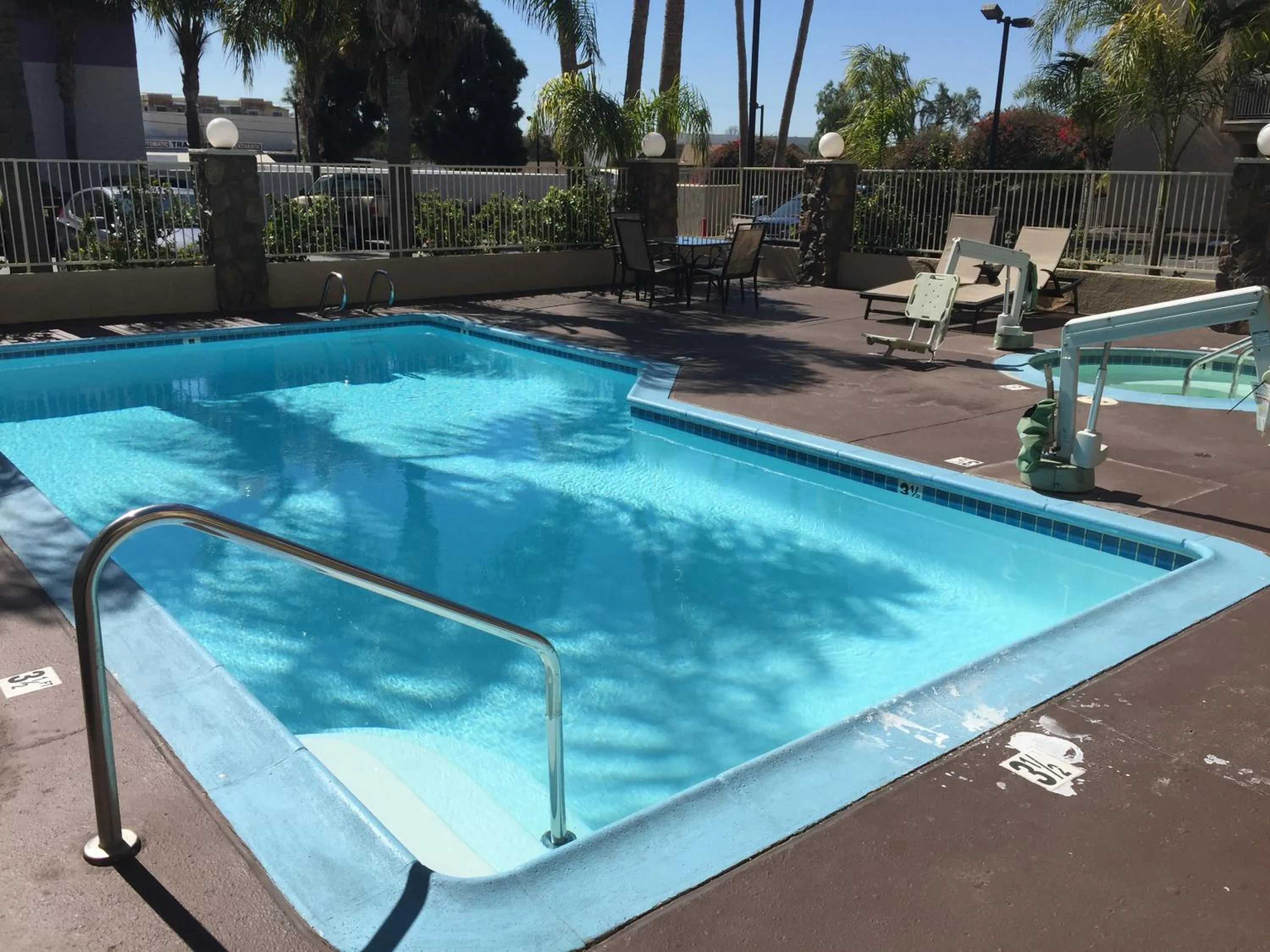 Swimming pool in Chula Vista Inn