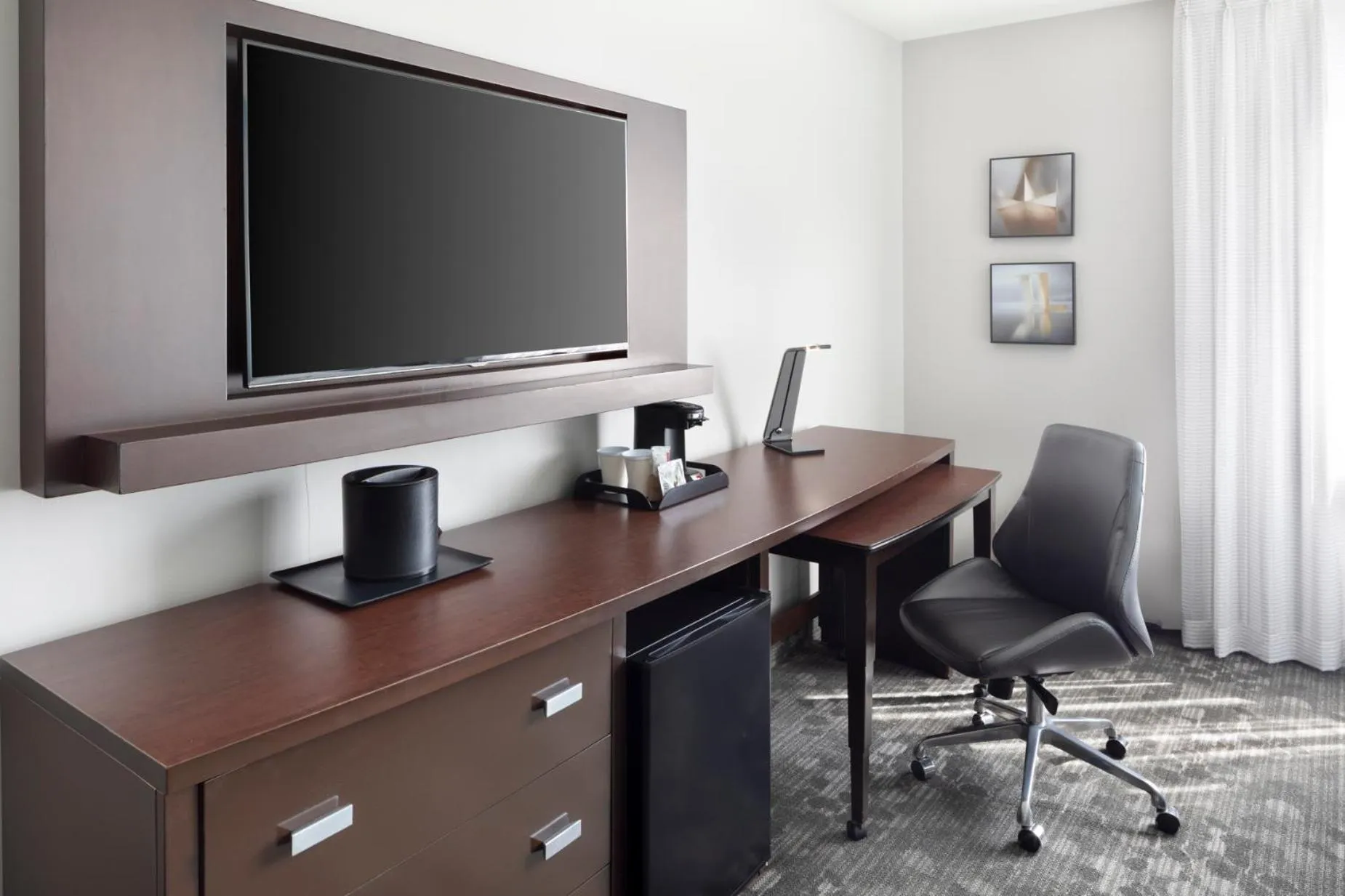 Bedroom in Courtyard Miami Dadeland