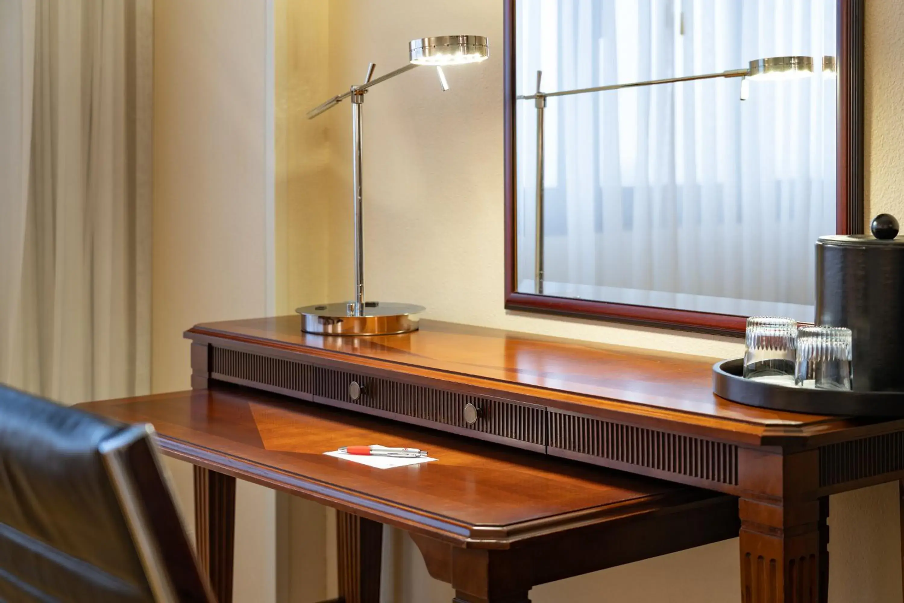 Concierge level, Guest room, 1 King in Miami Marriott Dadeland Concierge level, Guest room, 1 King in Miami Marriott Dadeland