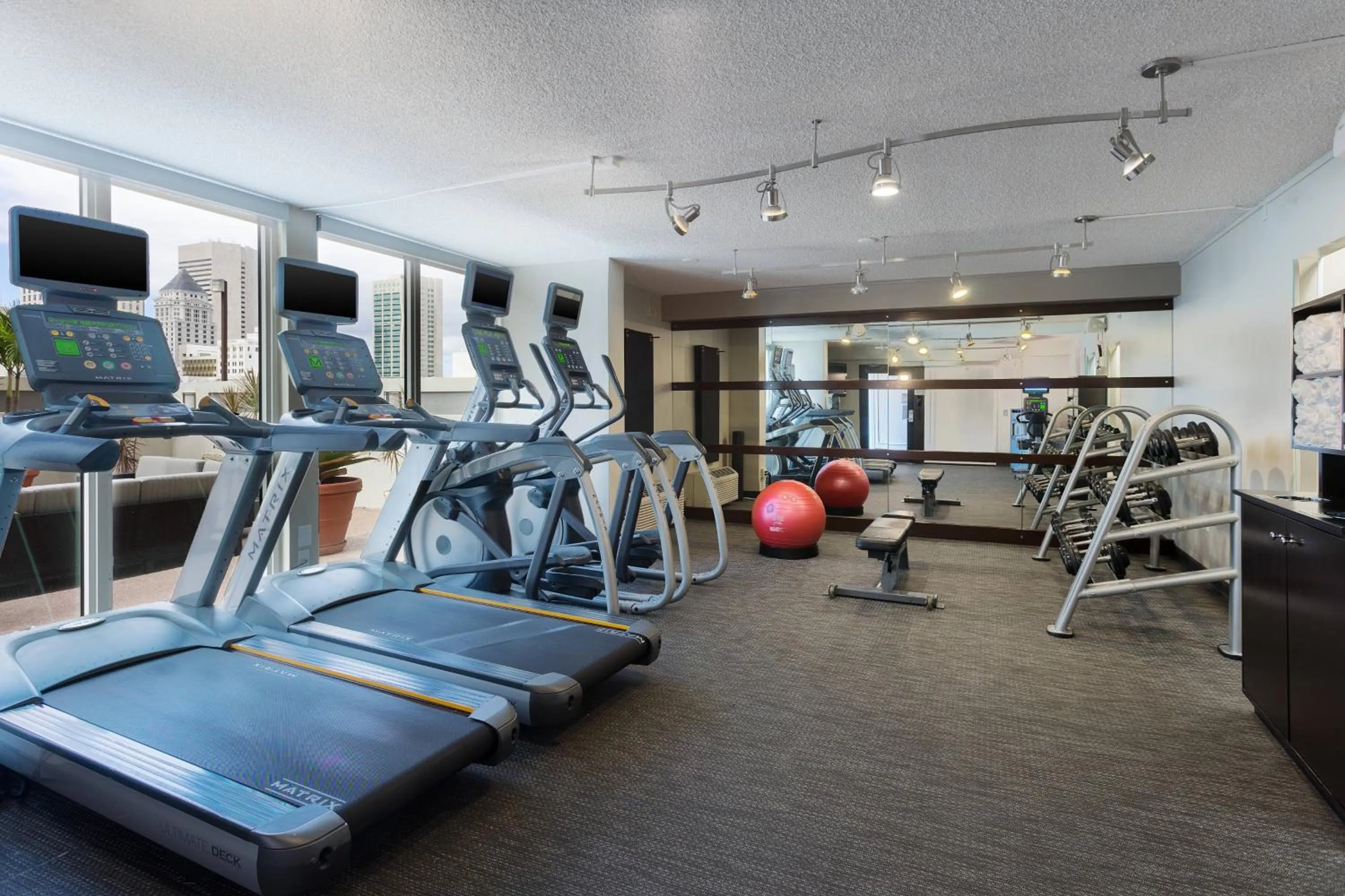 Fitness centre/facilities in Courtyard Miami Downtown Brickell Area