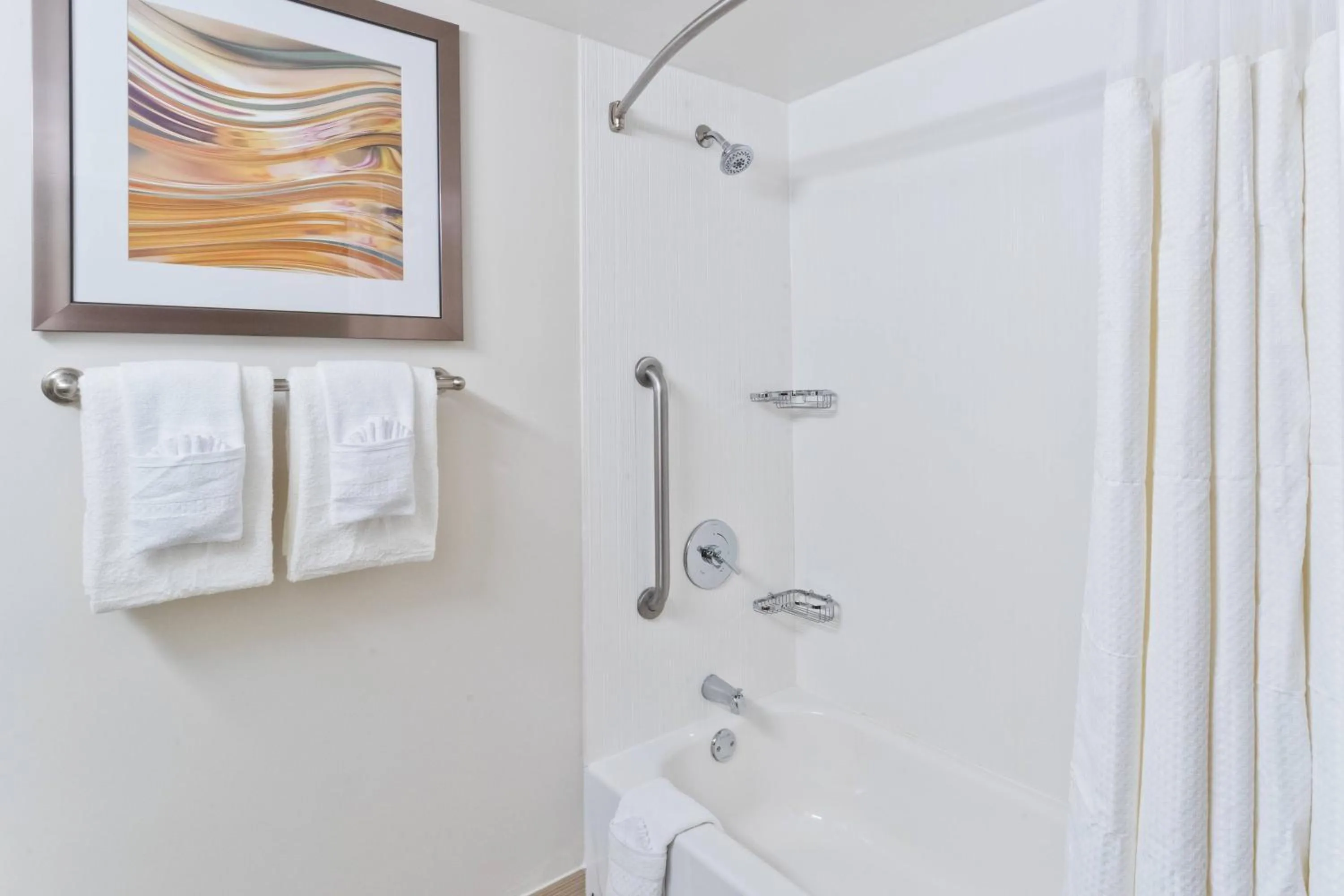 Bathroom in Courtyard Miami Downtown Brickell Area