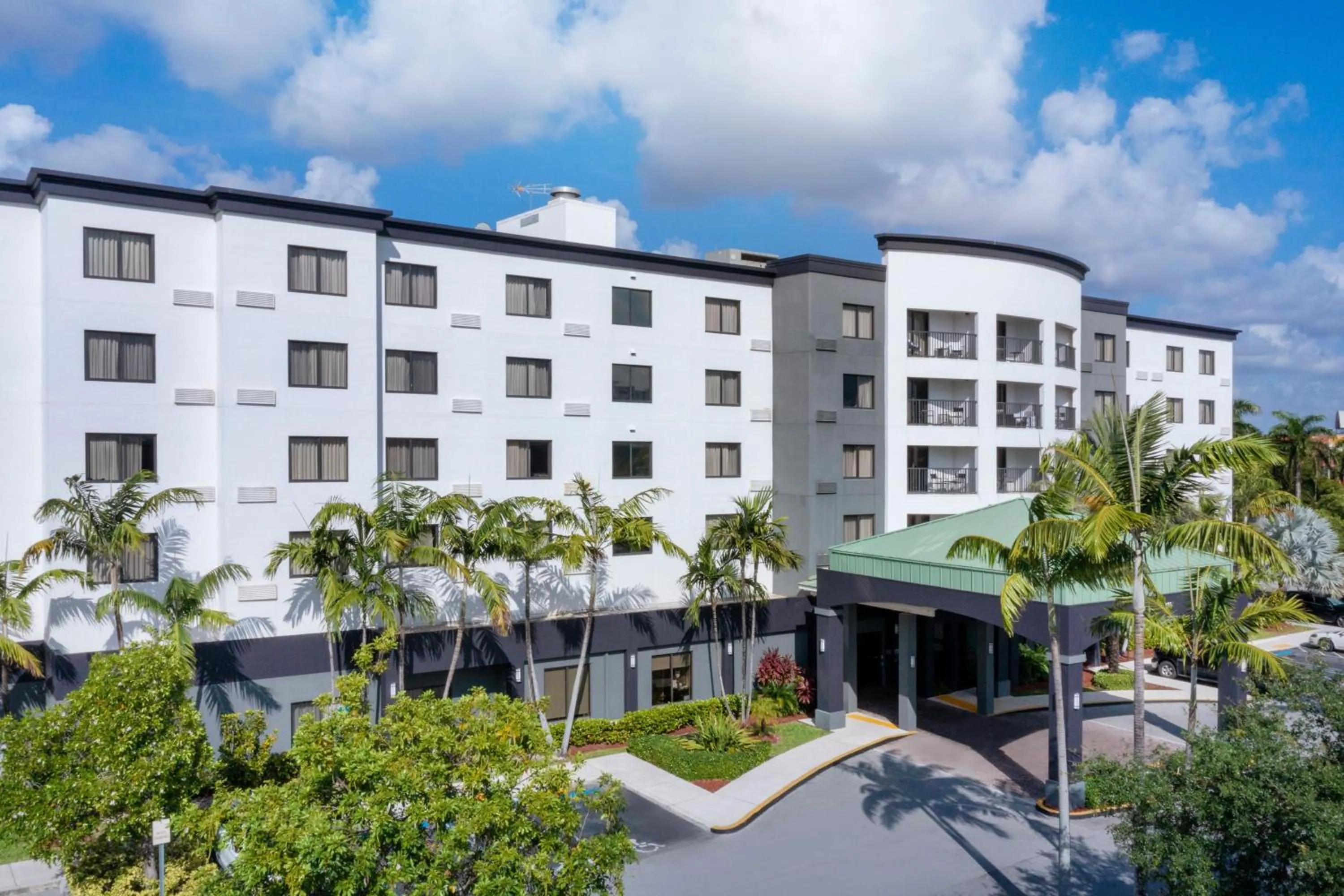 Property building in Courtyard by Marriott Miami at Dolphin Mall