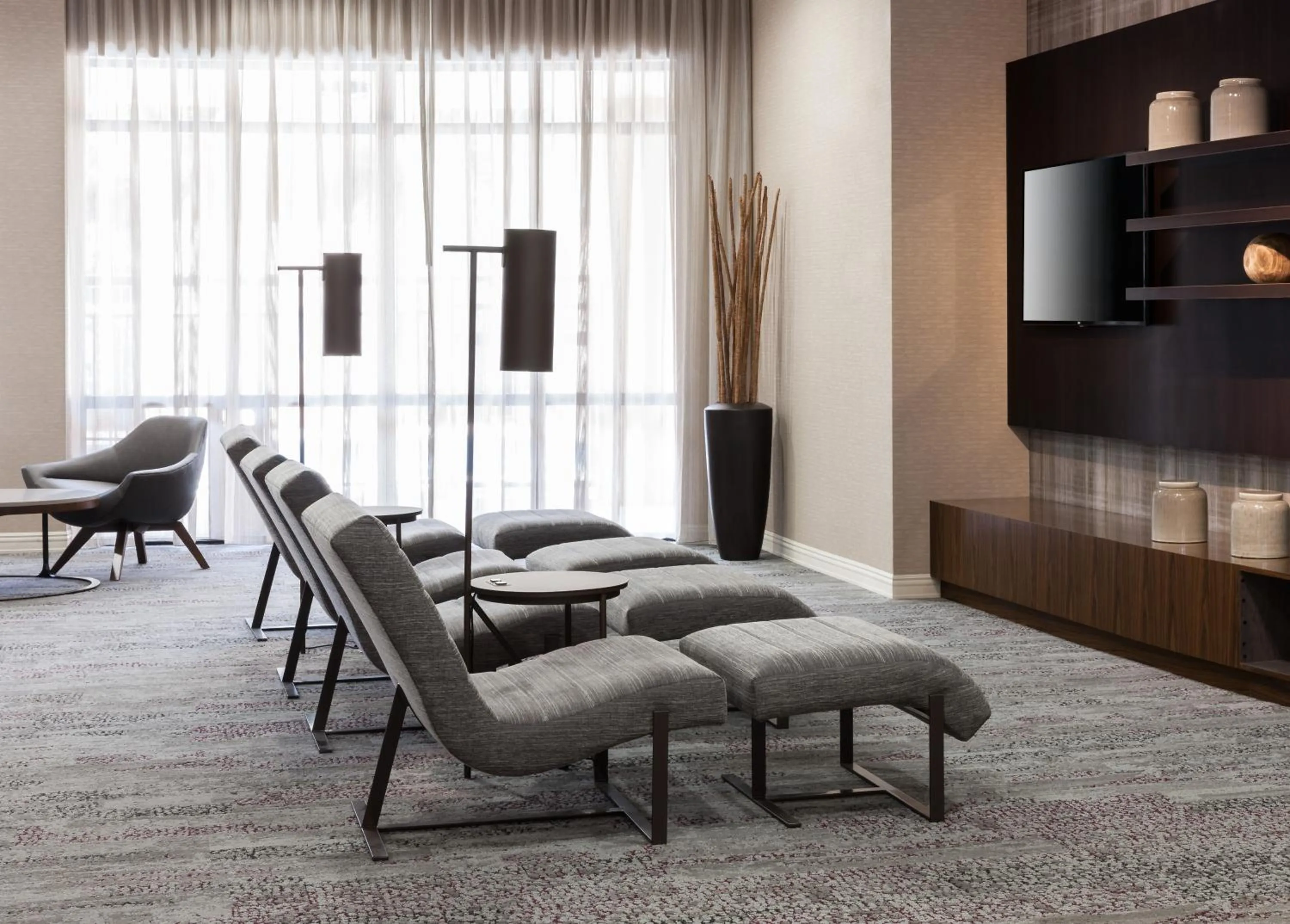 Seating area in Courtyard by Marriott Miami at Dolphin Mall