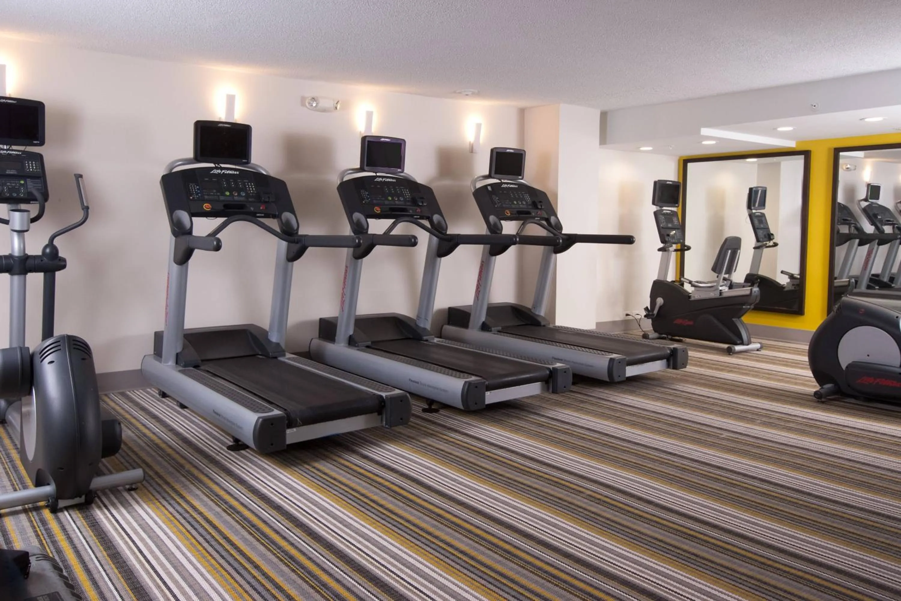 Fitness centre/facilities in Courtyard Miami Coral Gables