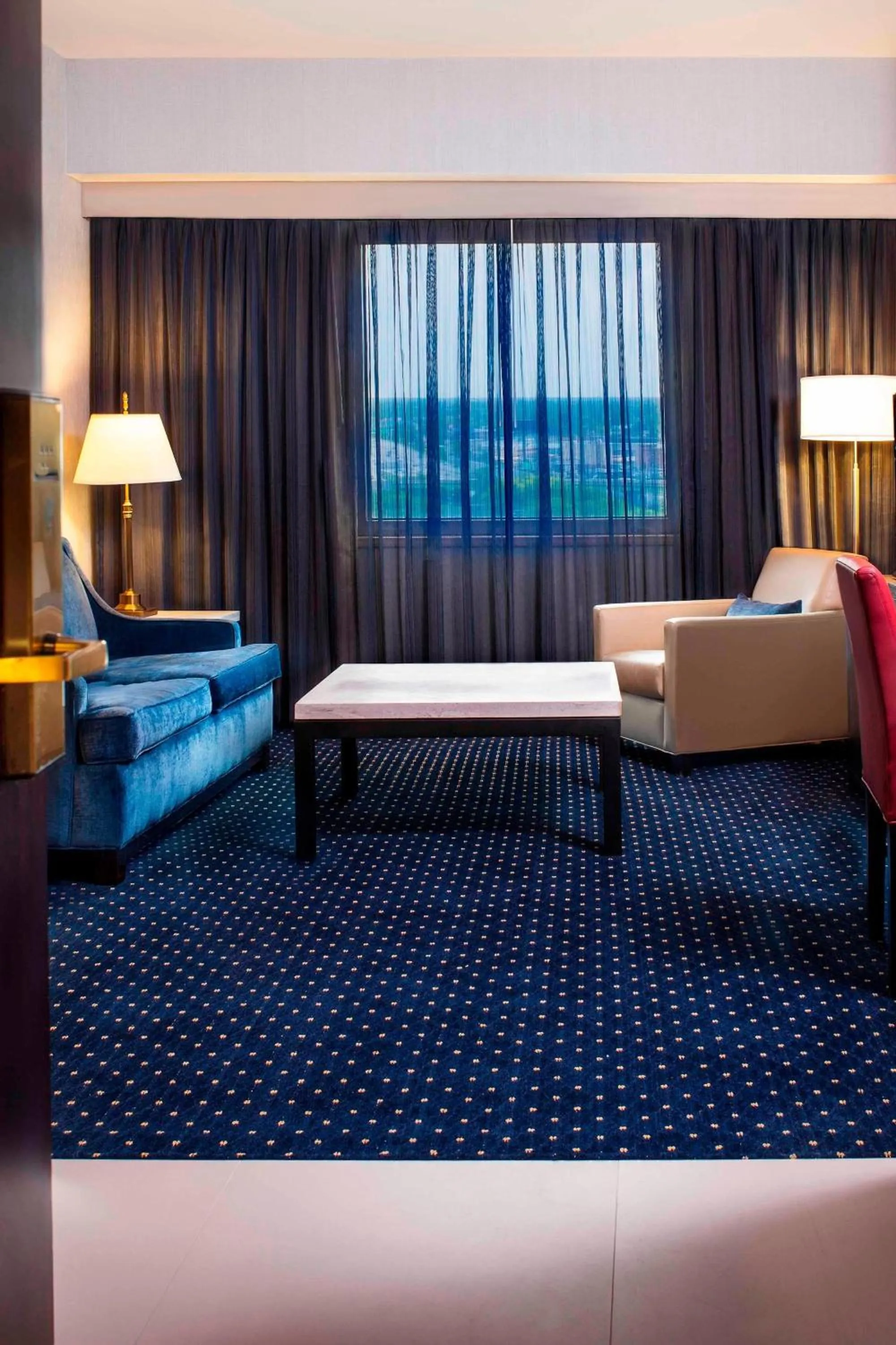 Photo of the whole room, Bed in Courtyard by Marriott New York JFK Airport