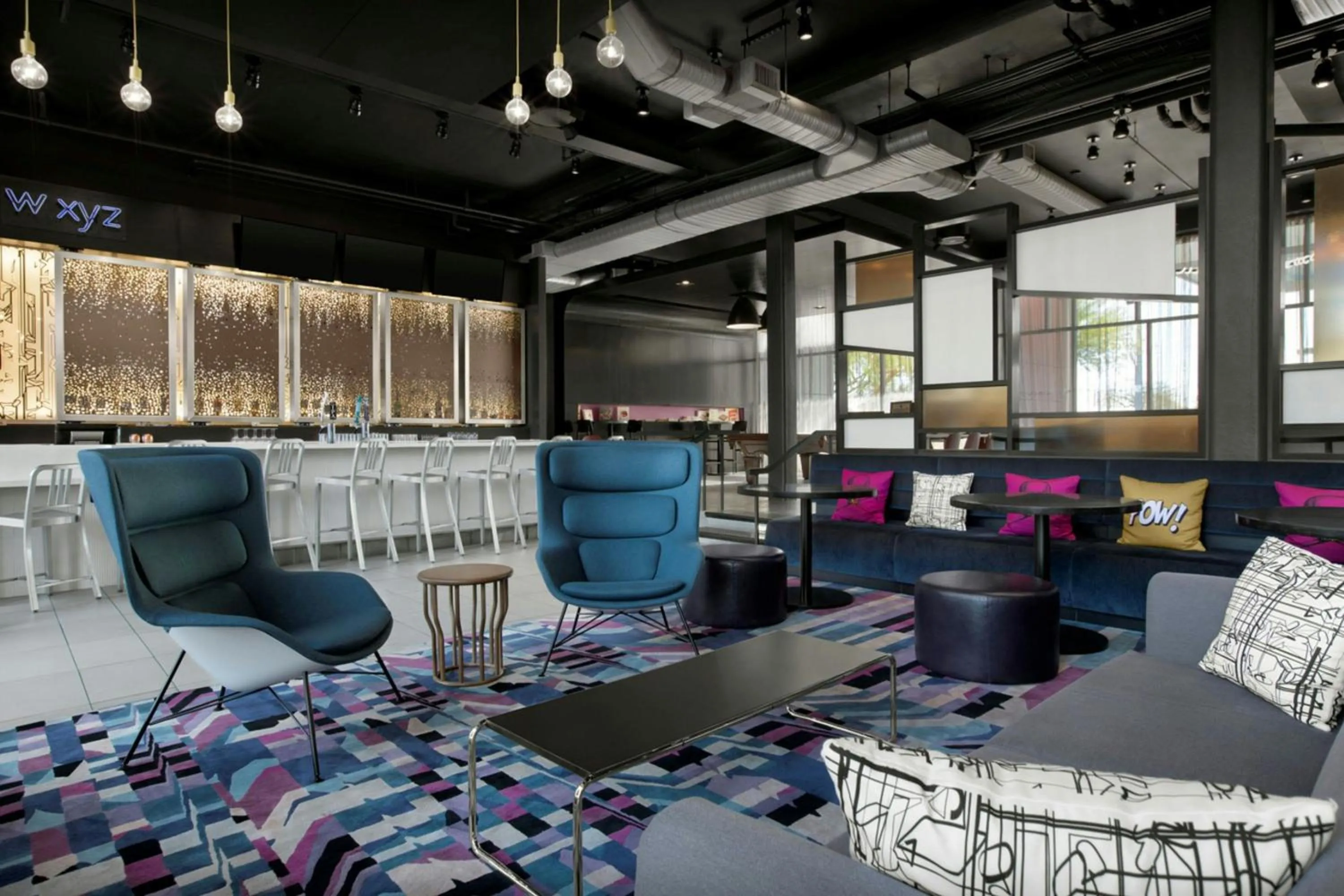 Lounge or bar in Aloft Phoenix Airport