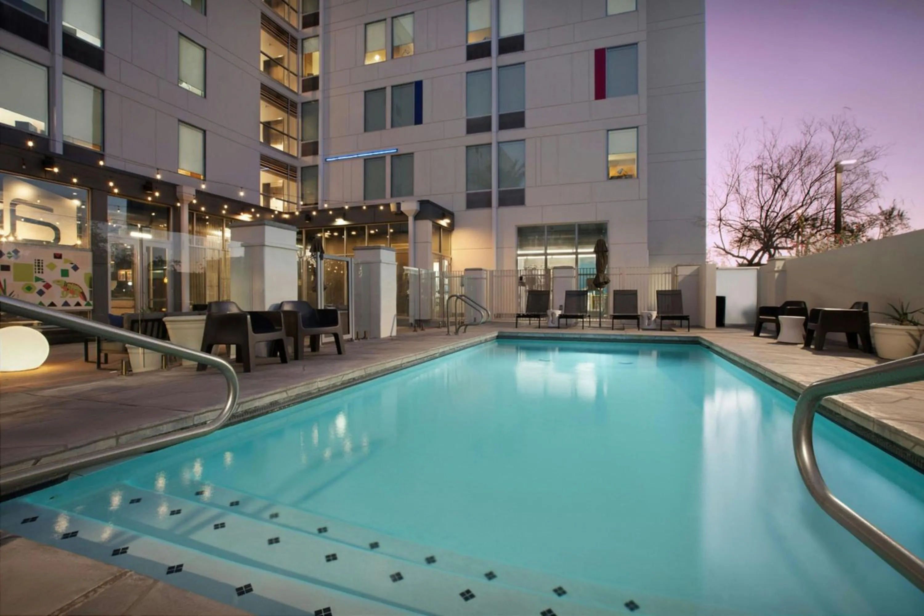 Swimming pool in Aloft Phoenix Airport