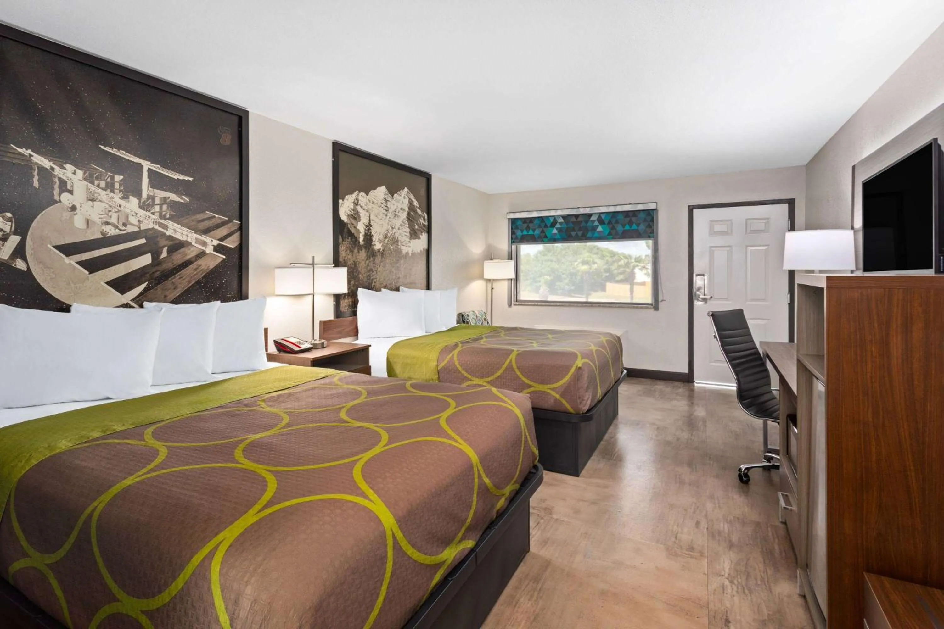 Photo of the whole room, Bed in Super 8 by Wyndham Prattville Montgomery