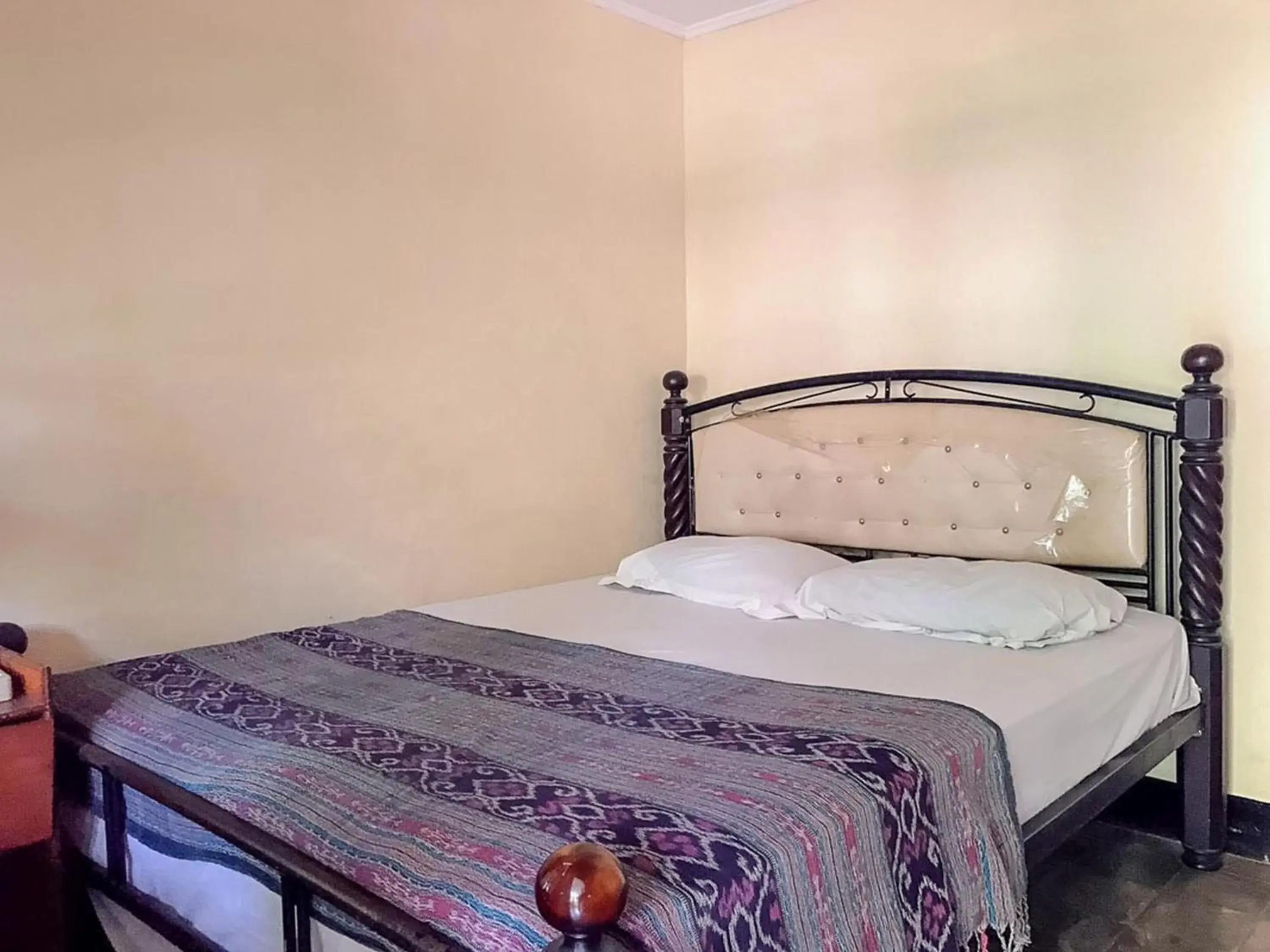 Bedroom, Bed in Oka Homestay Mitra RedDoorz Bedroom, Bed in Oka Homestay Mitra RedDoorz