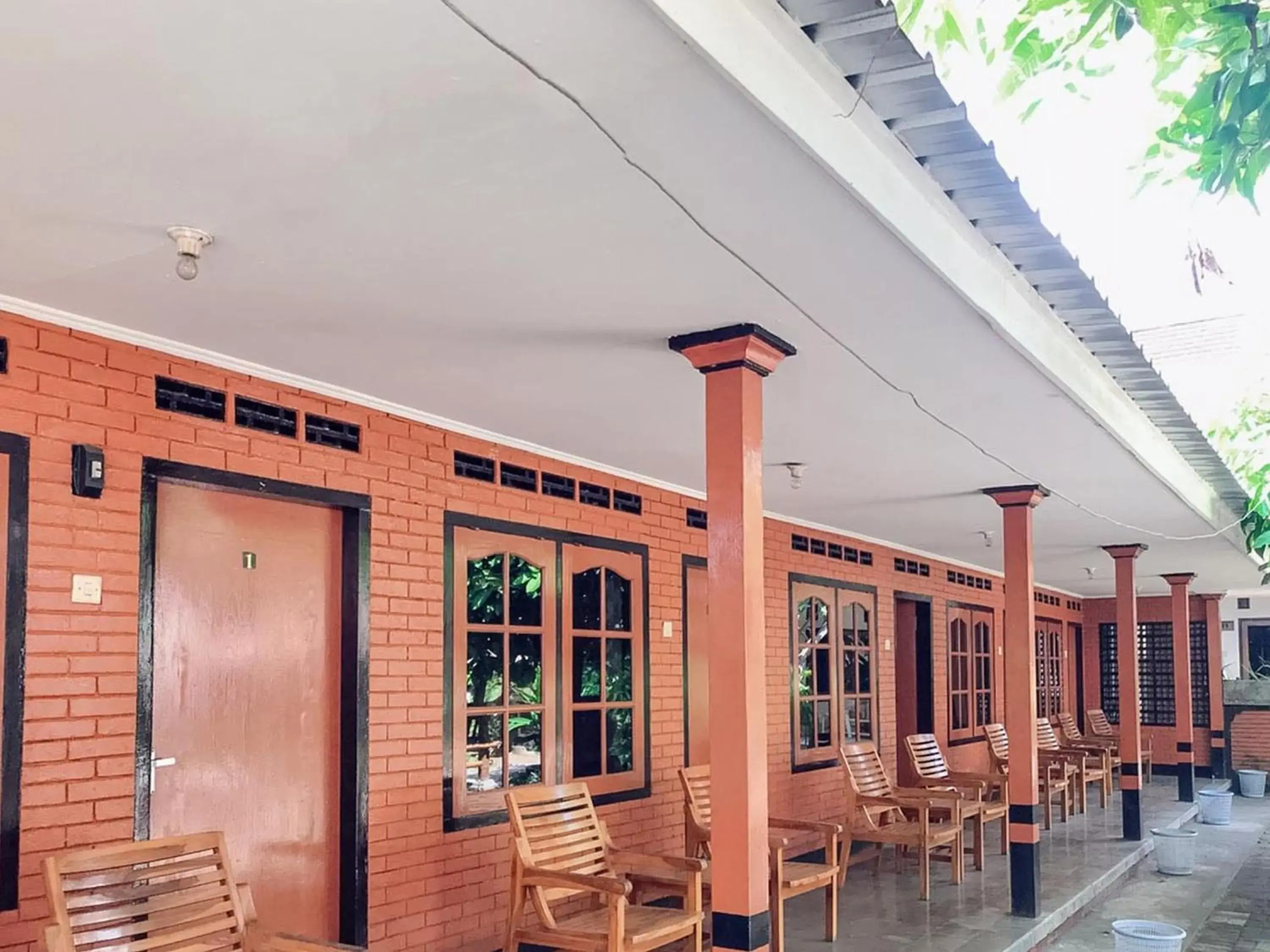 Property building in Oka Homestay Mitra RedDoorz Property building in Oka Homestay Mitra RedDoorz