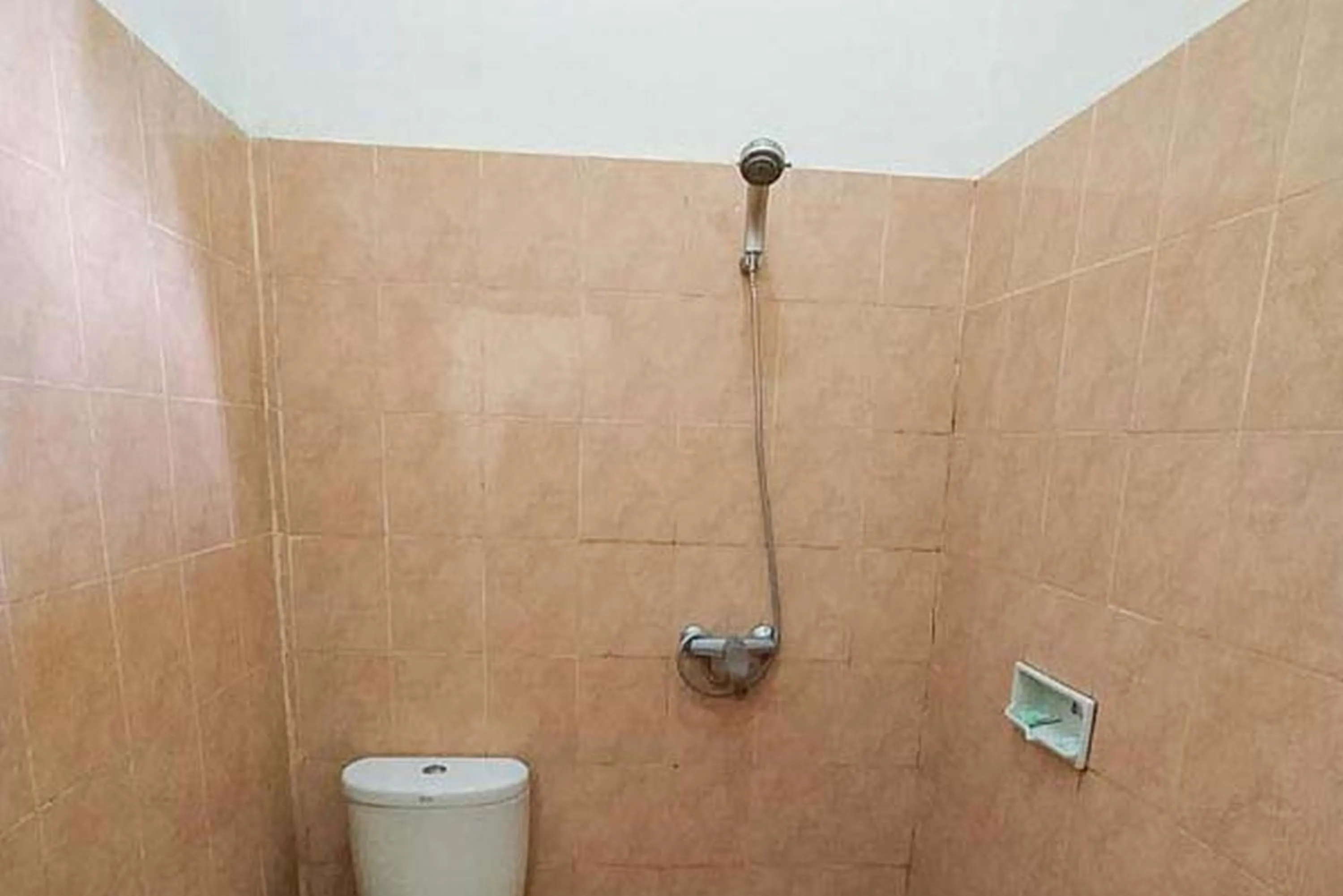 Bathroom in Oka Homestay Mitra RedDoorz