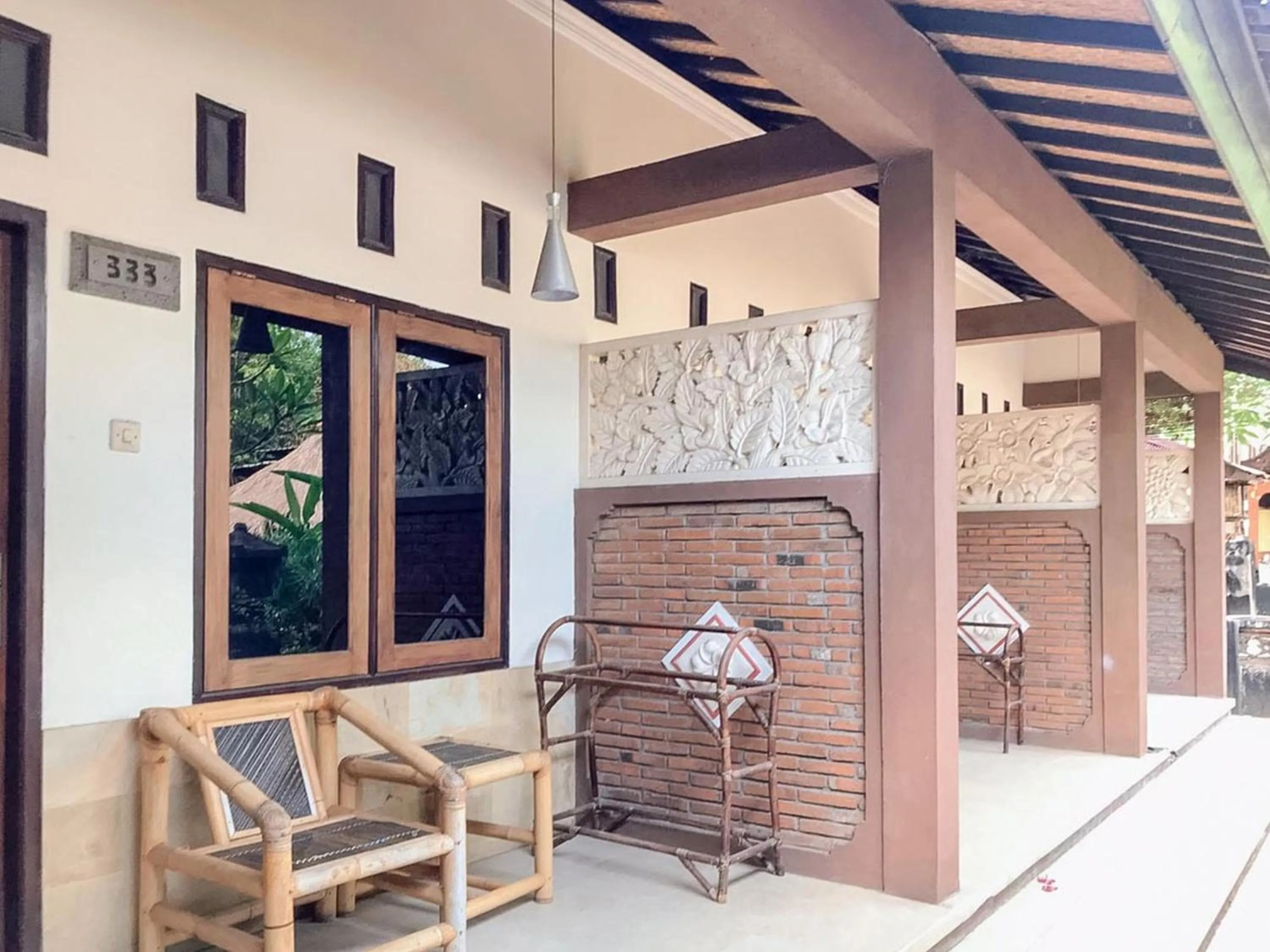 Seating area in Oka Homestay Mitra RedDoorz