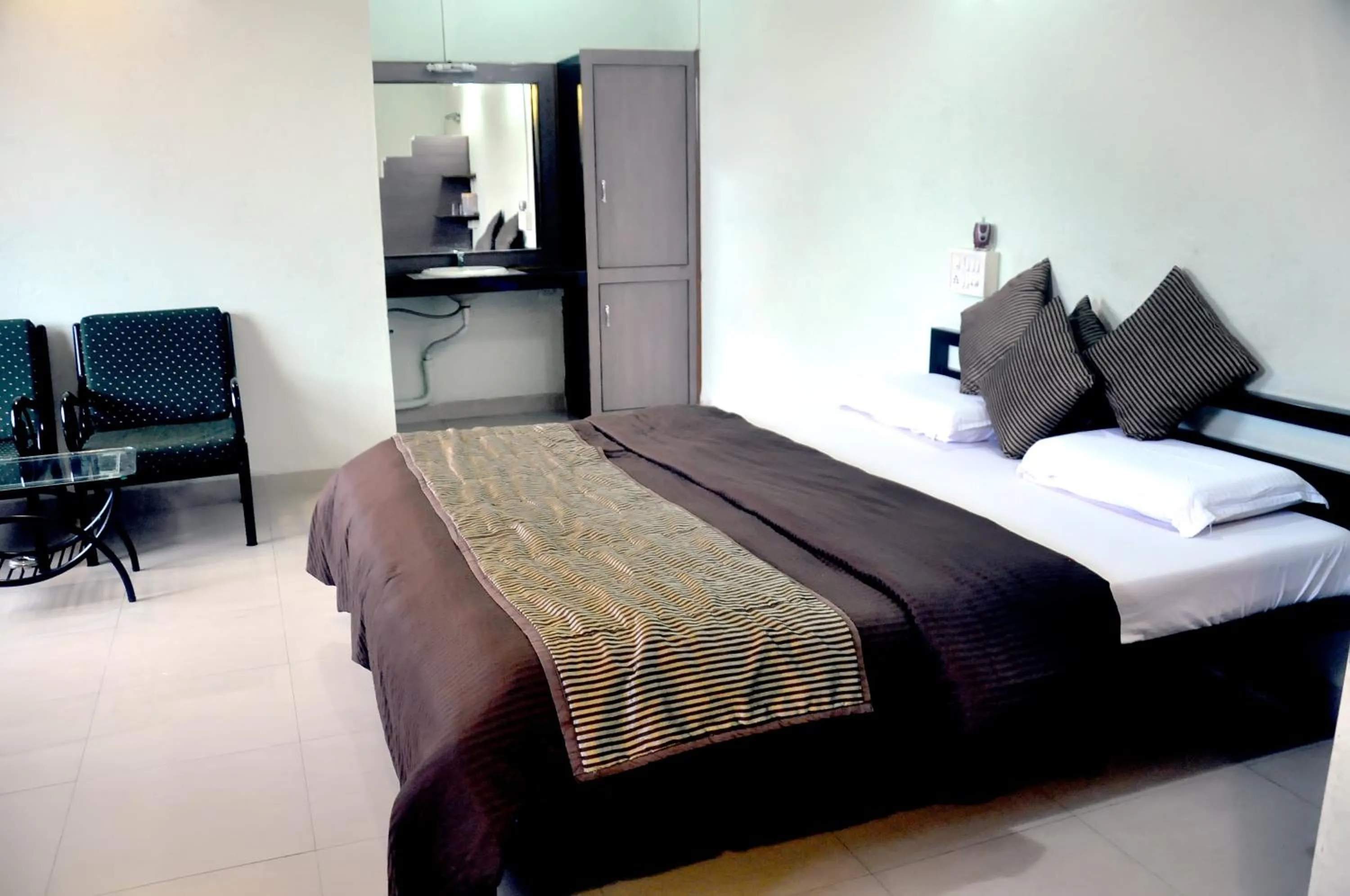 Radhanand Holiday Home