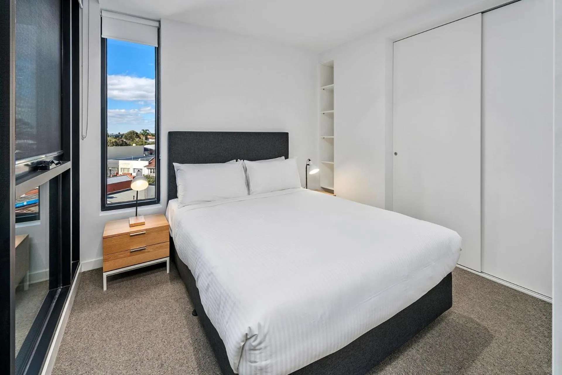 Bedroom, Bed in Anchorage Apartments Hampton