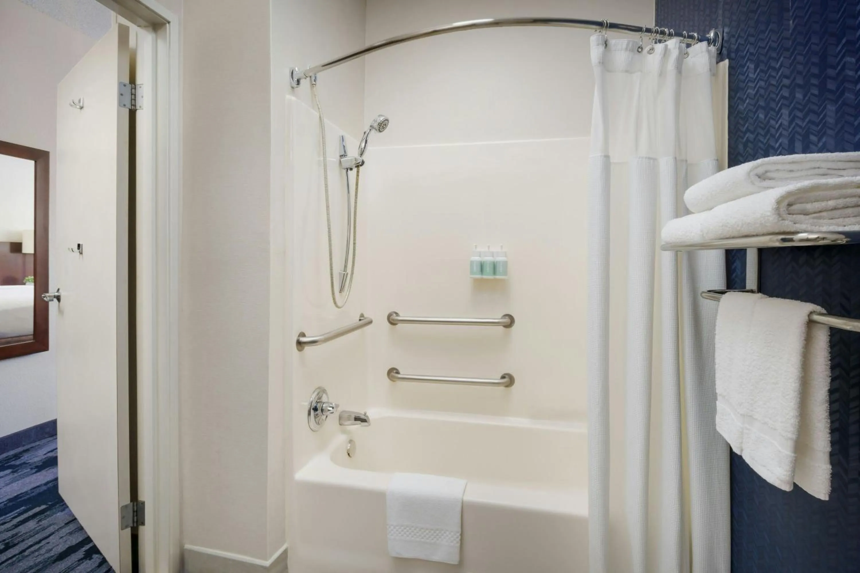 Bathroom in Fairfield Inn Philadelphia Airport