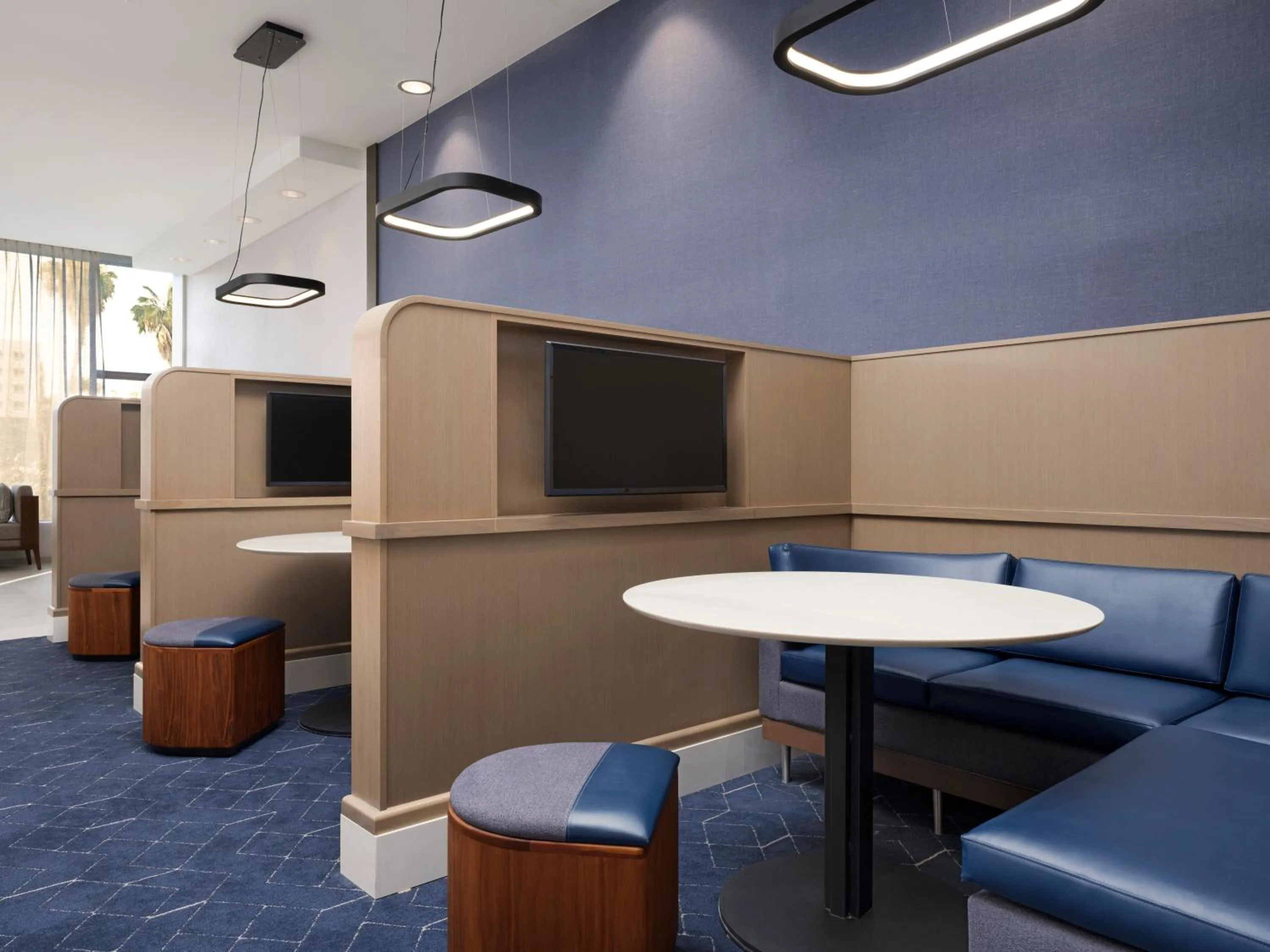 Restaurant/places to eat in Courtyard by Marriott San Diego Mission Valley/Hotel Circle