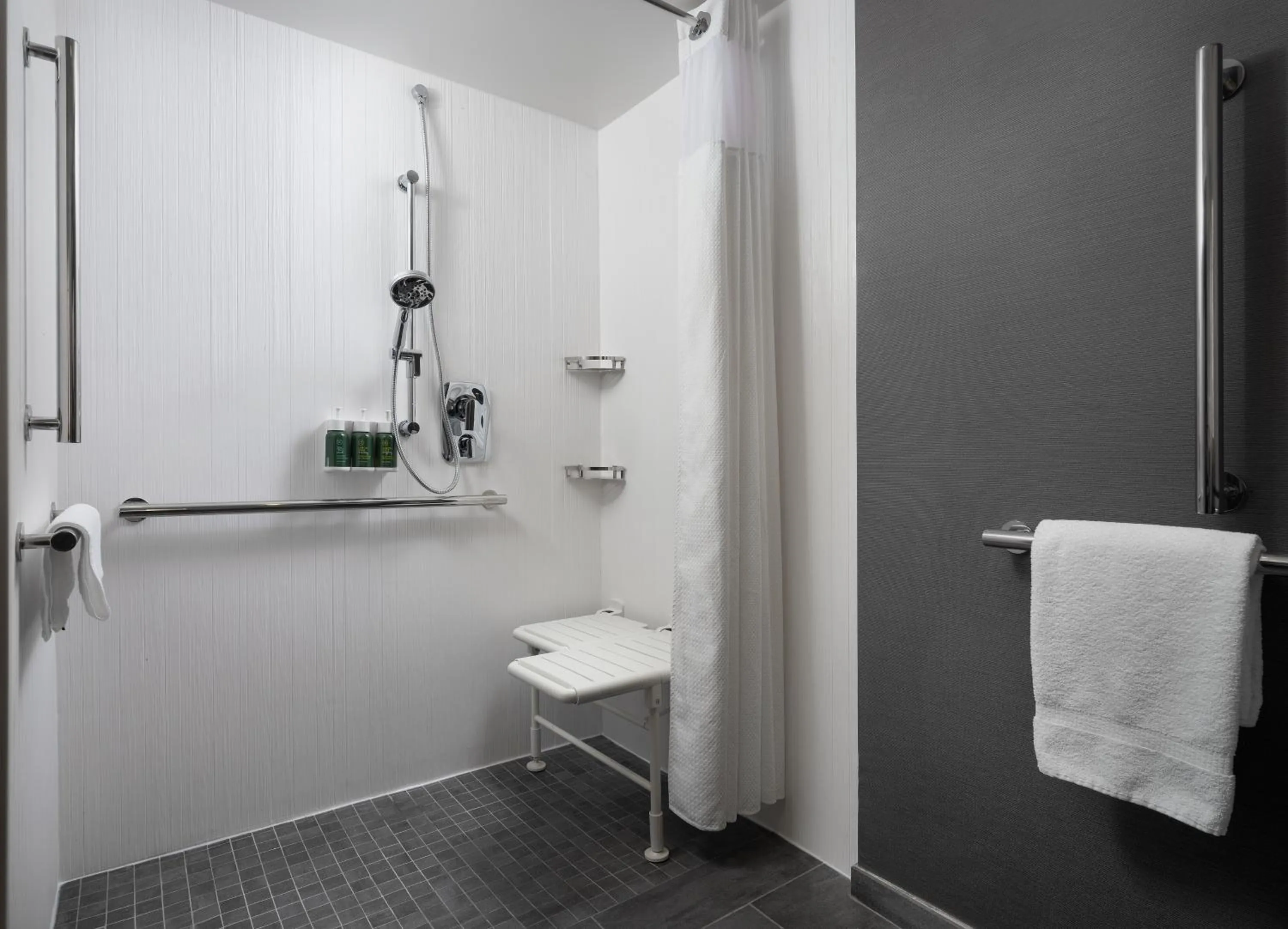 Bathroom in Courtyard by Marriott San Diego Mission Valley/Hotel Circle