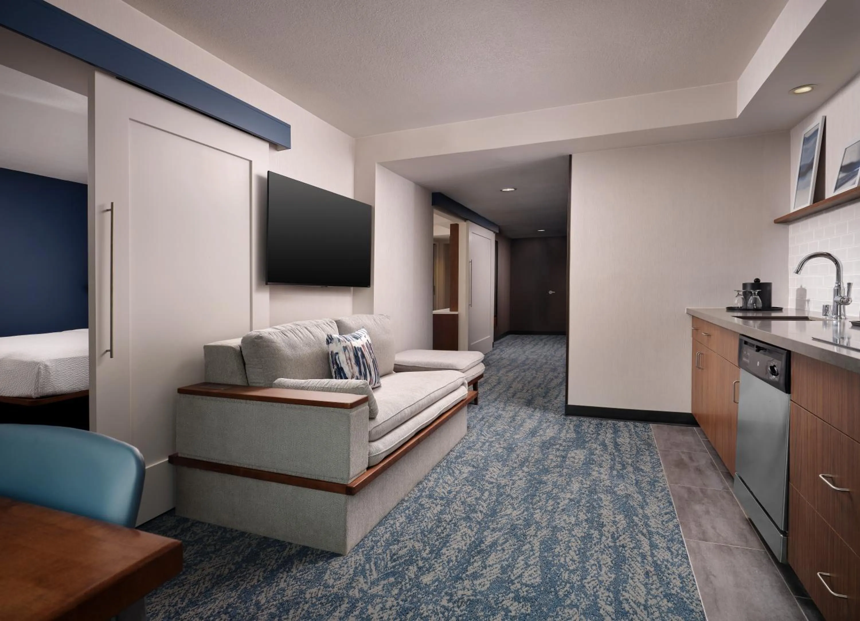 Kitchen or kitchenette, Bed in Courtyard by Marriott San Diego Mission Valley/Hotel Circle