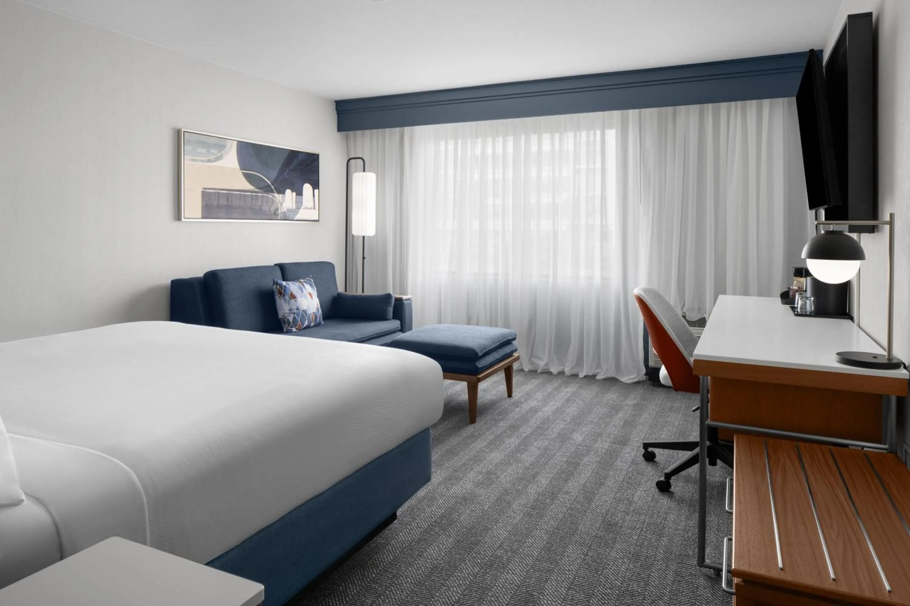 Photo of the whole room, Bed in Courtyard by Marriott San Diego Central